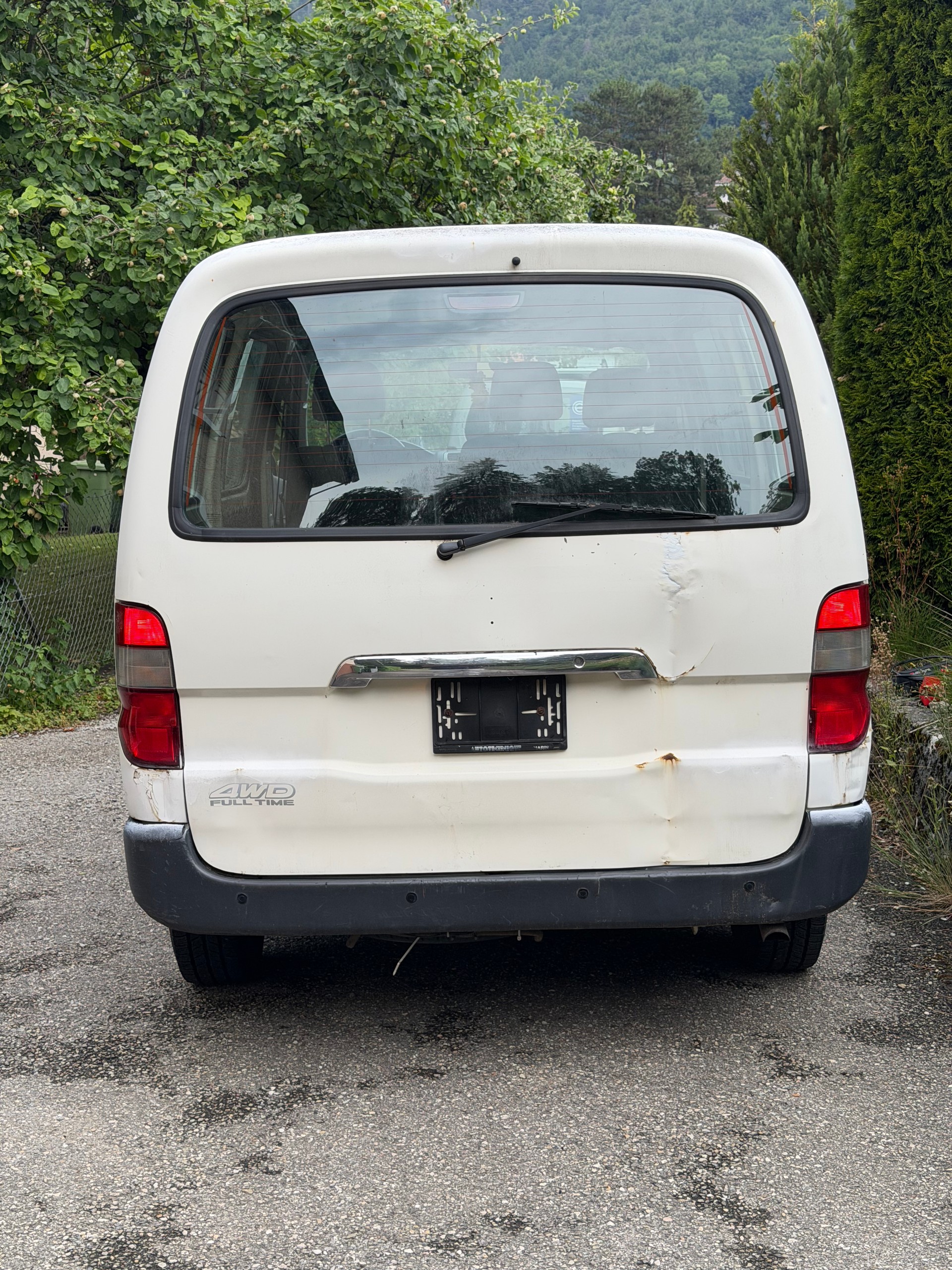 TOYOTA Hiace D-4D Van 4WD SWB-image-3