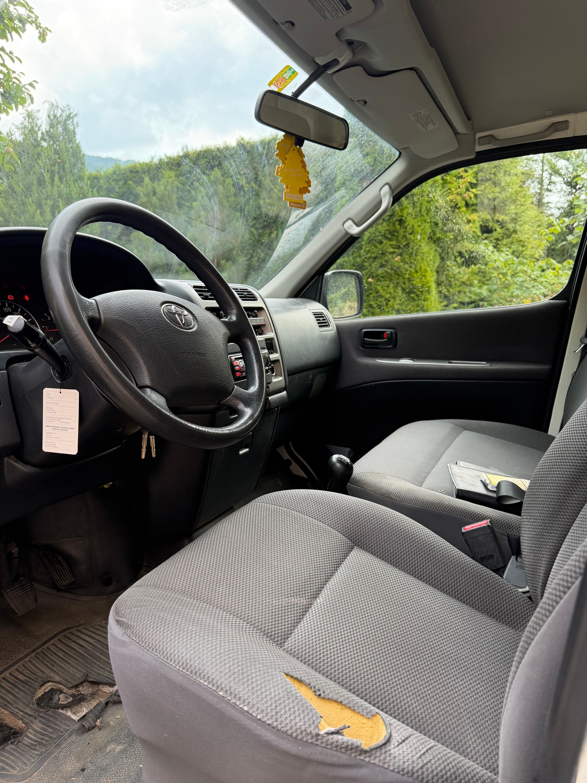 TOYOTA Hiace D-4D Van 4WD SWB-image-10