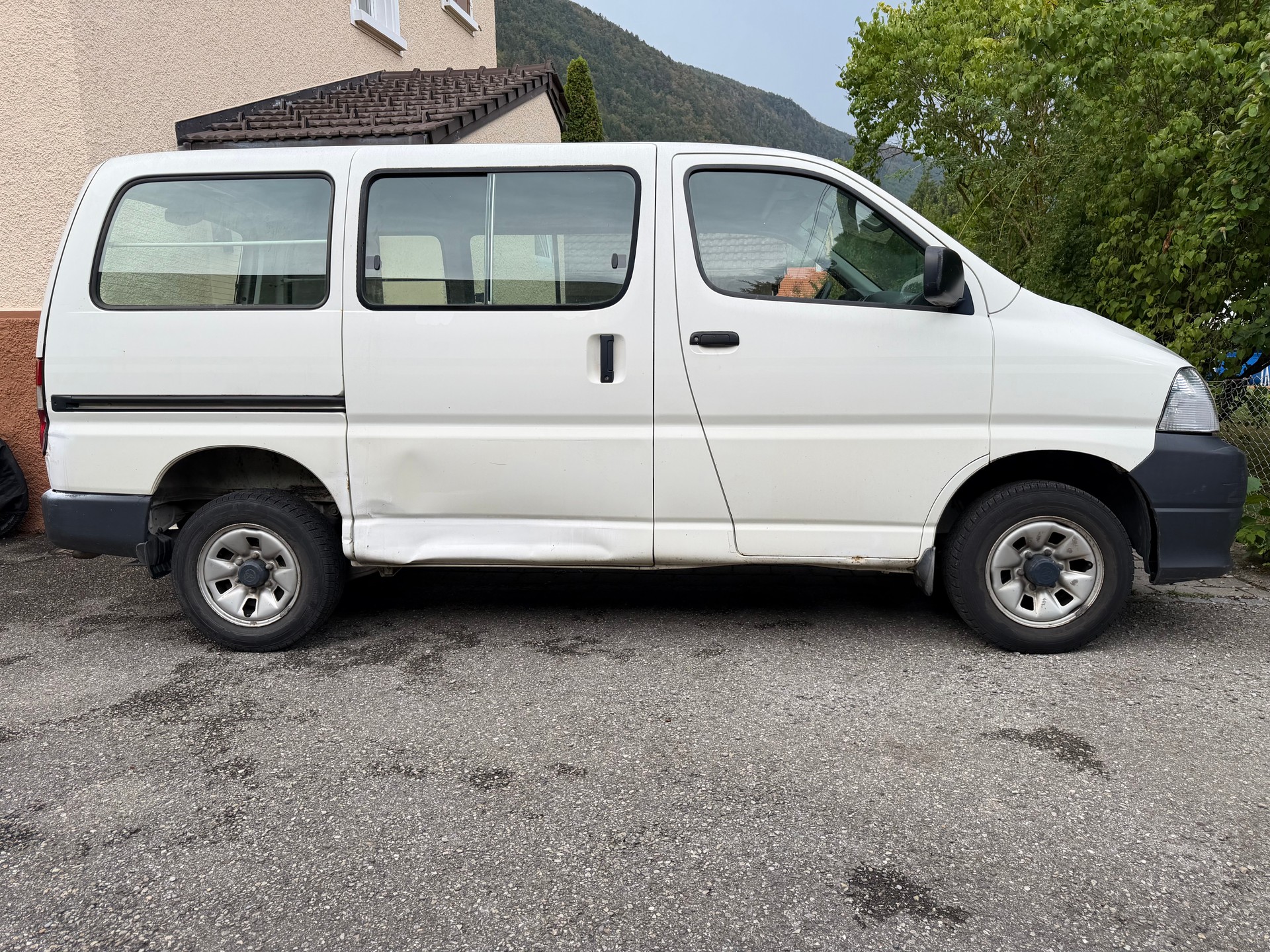 TOYOTA Hiace D-4D Van 4WD SWB-image-1