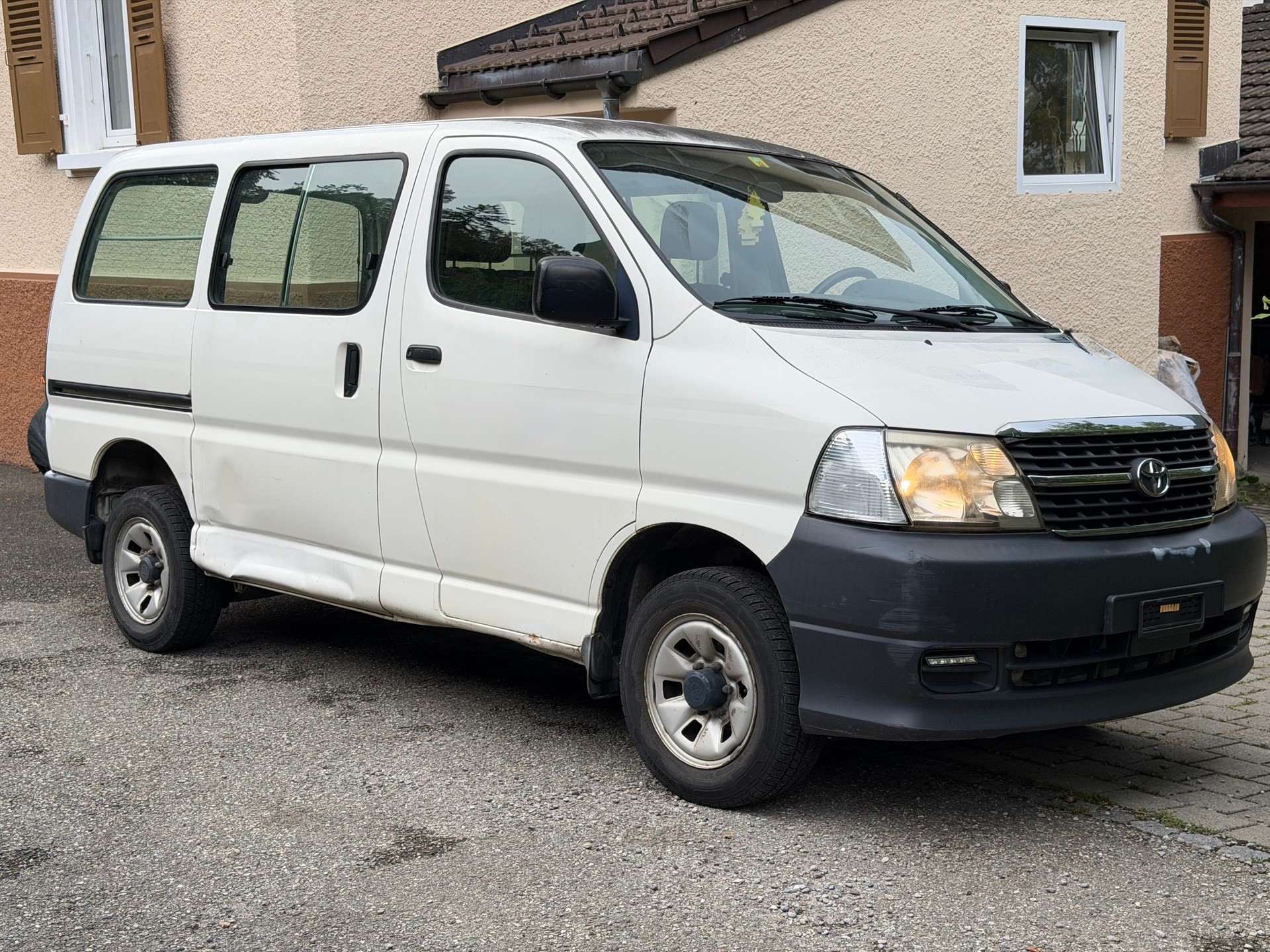 TOYOTA Hiace D-4D Van 4WD SWB