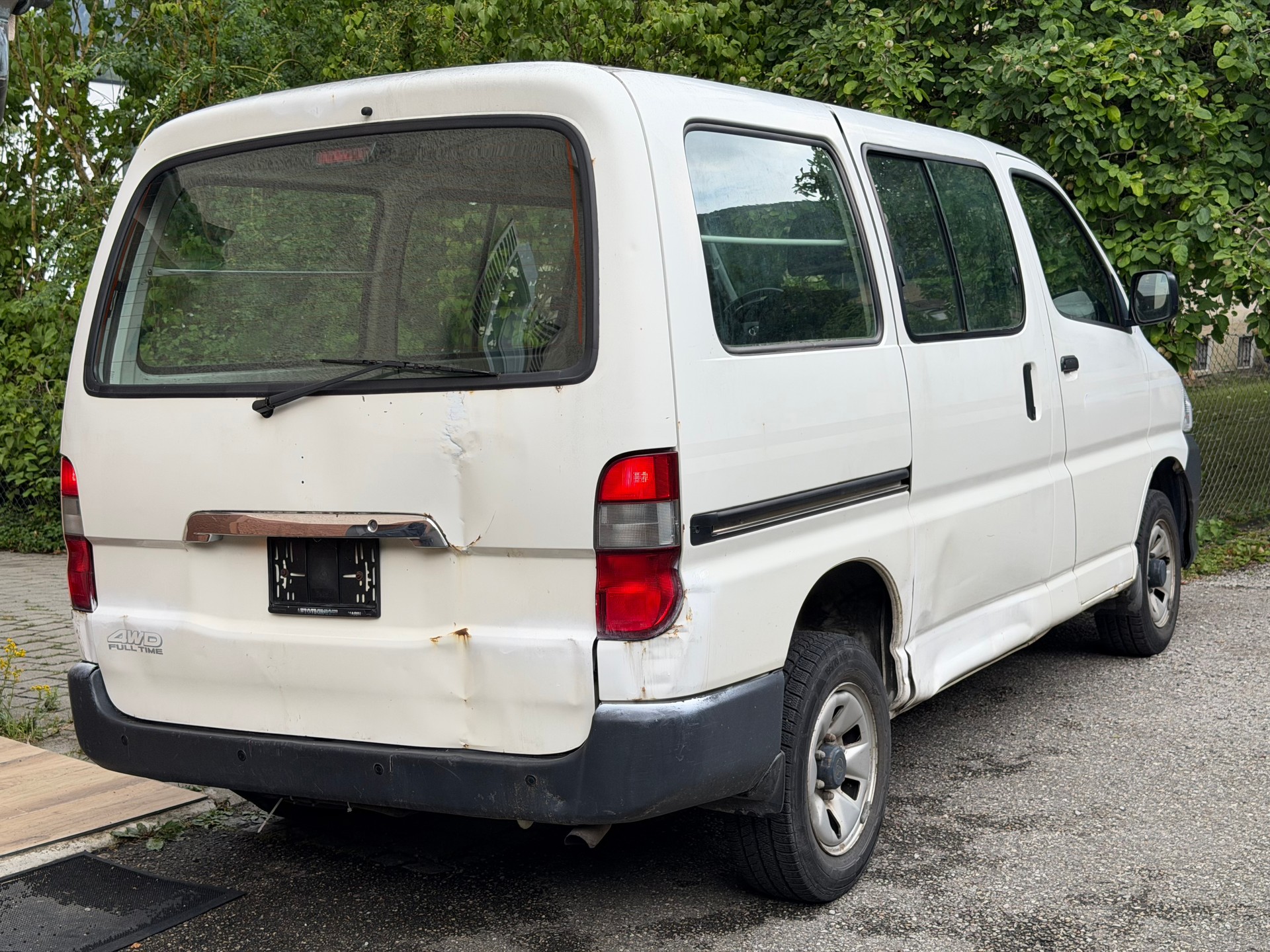 TOYOTA Hiace D-4D Van 4WD SWB-image-2