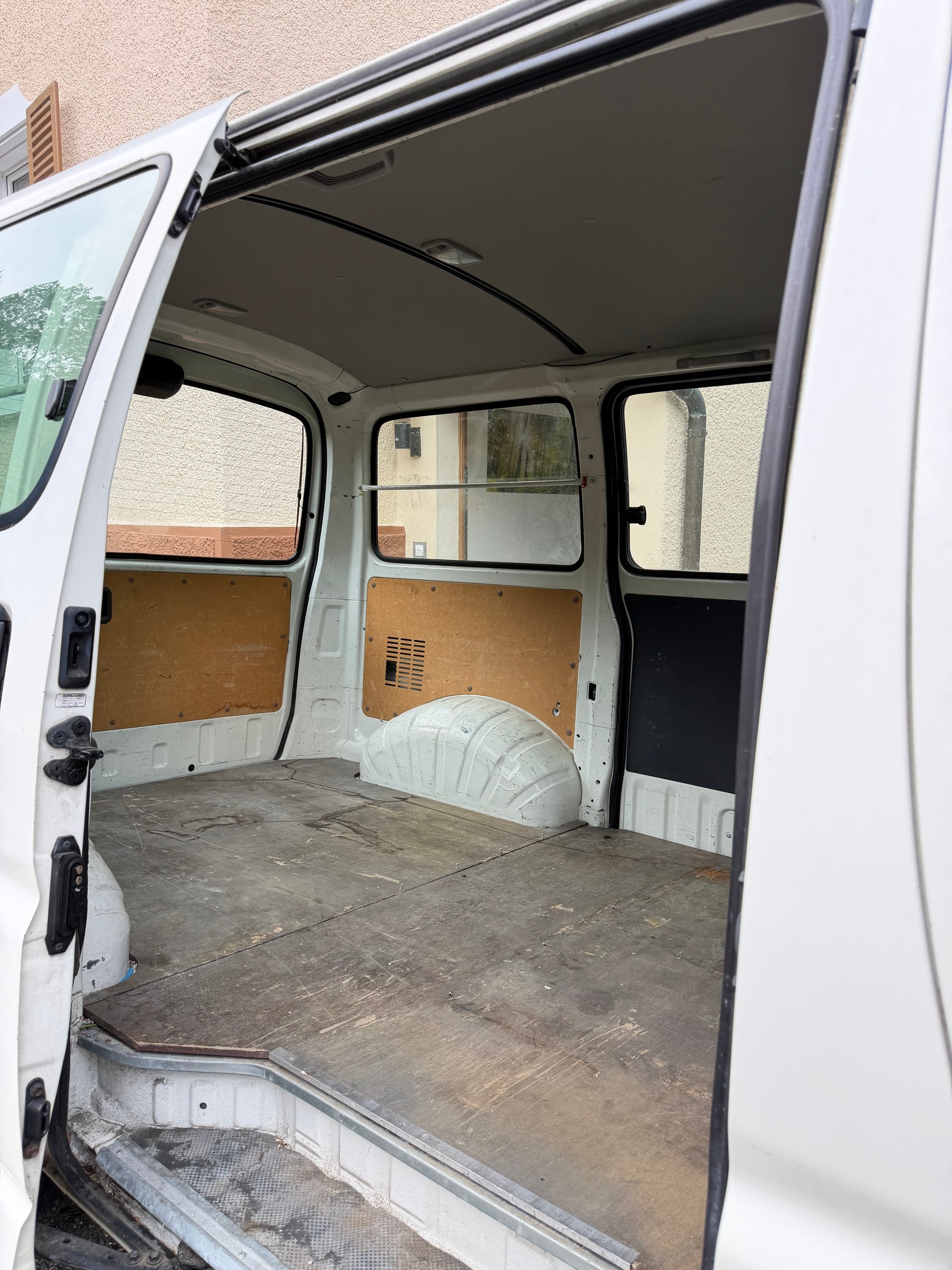 TOYOTA Hiace D-4D Van 4WD SWB-image-8