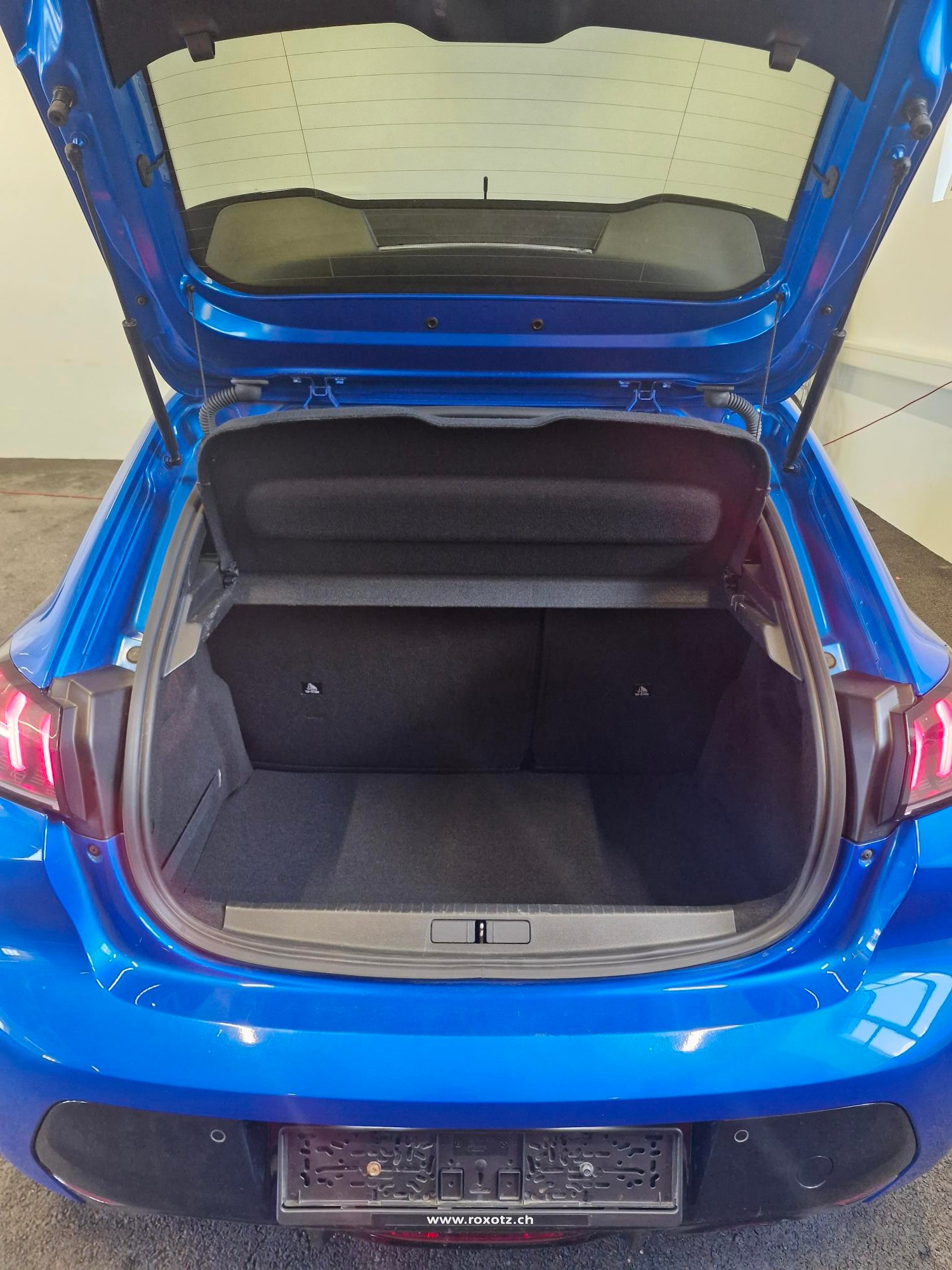 PEUGEOT 208 1.2 PureTech Allure Pack EAT8-image-6