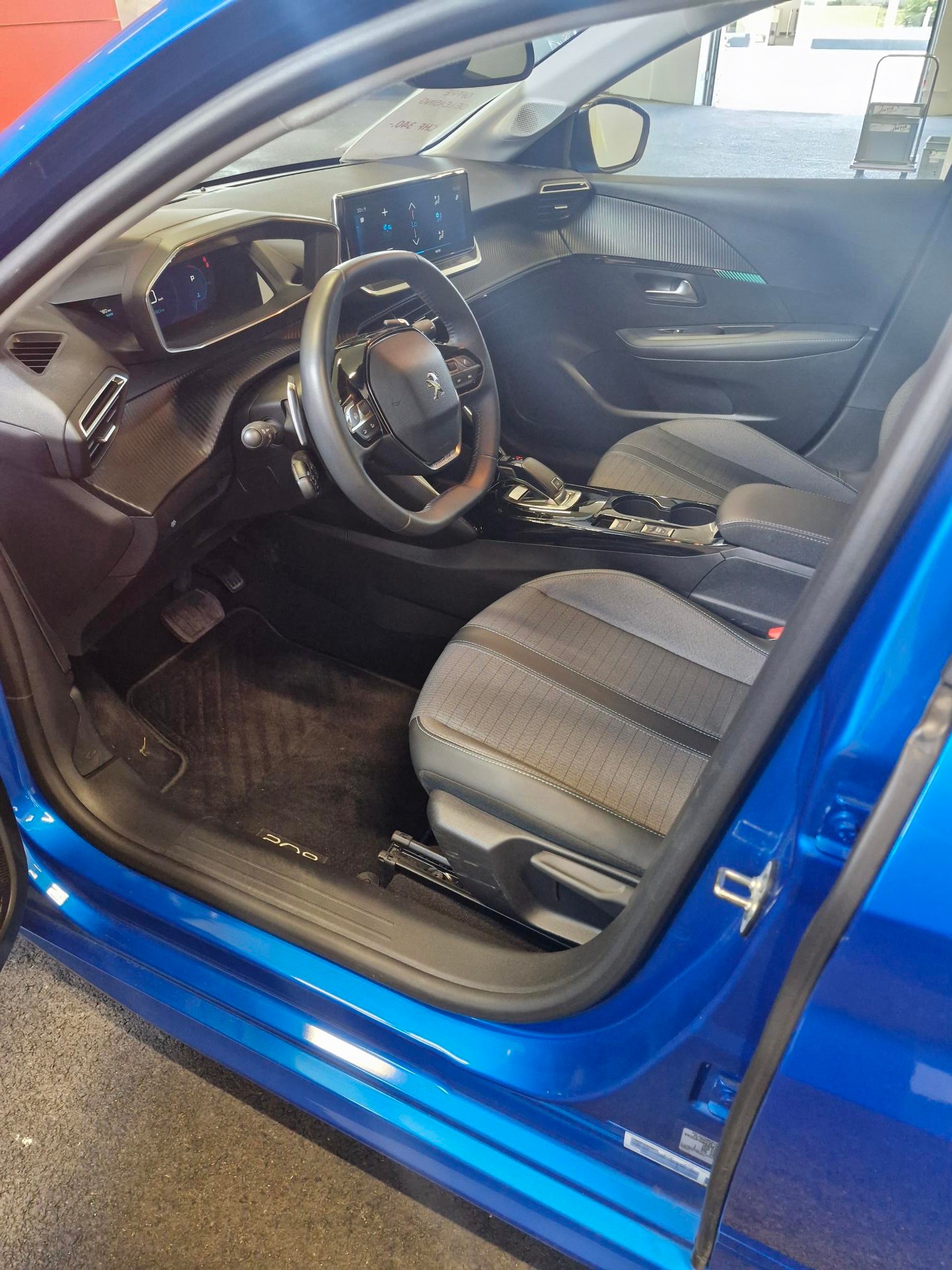 PEUGEOT 208 1.2 PureTech Allure Pack EAT8-image-5