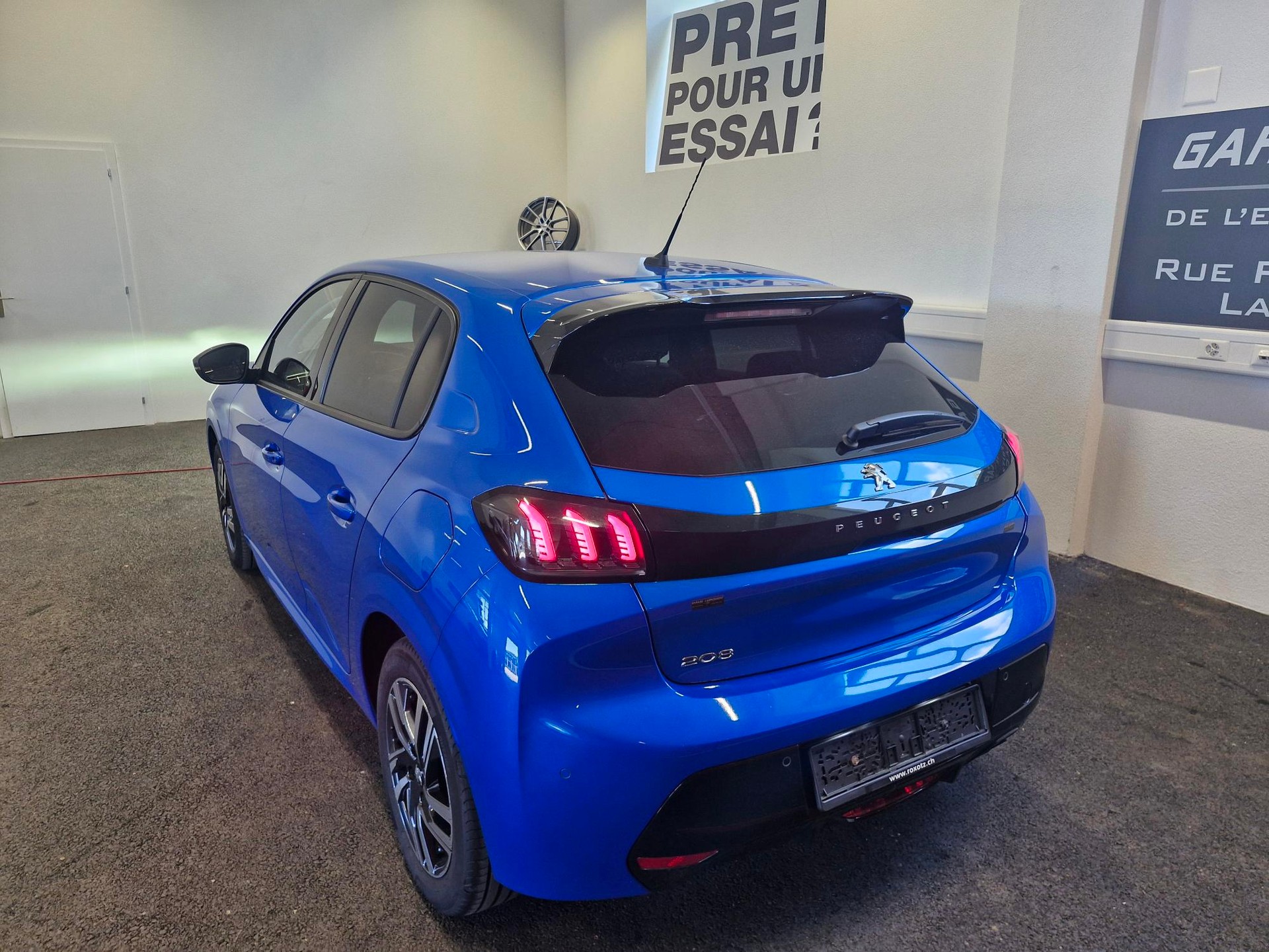 PEUGEOT 208 1.2 PureTech Allure Pack EAT8-image-2