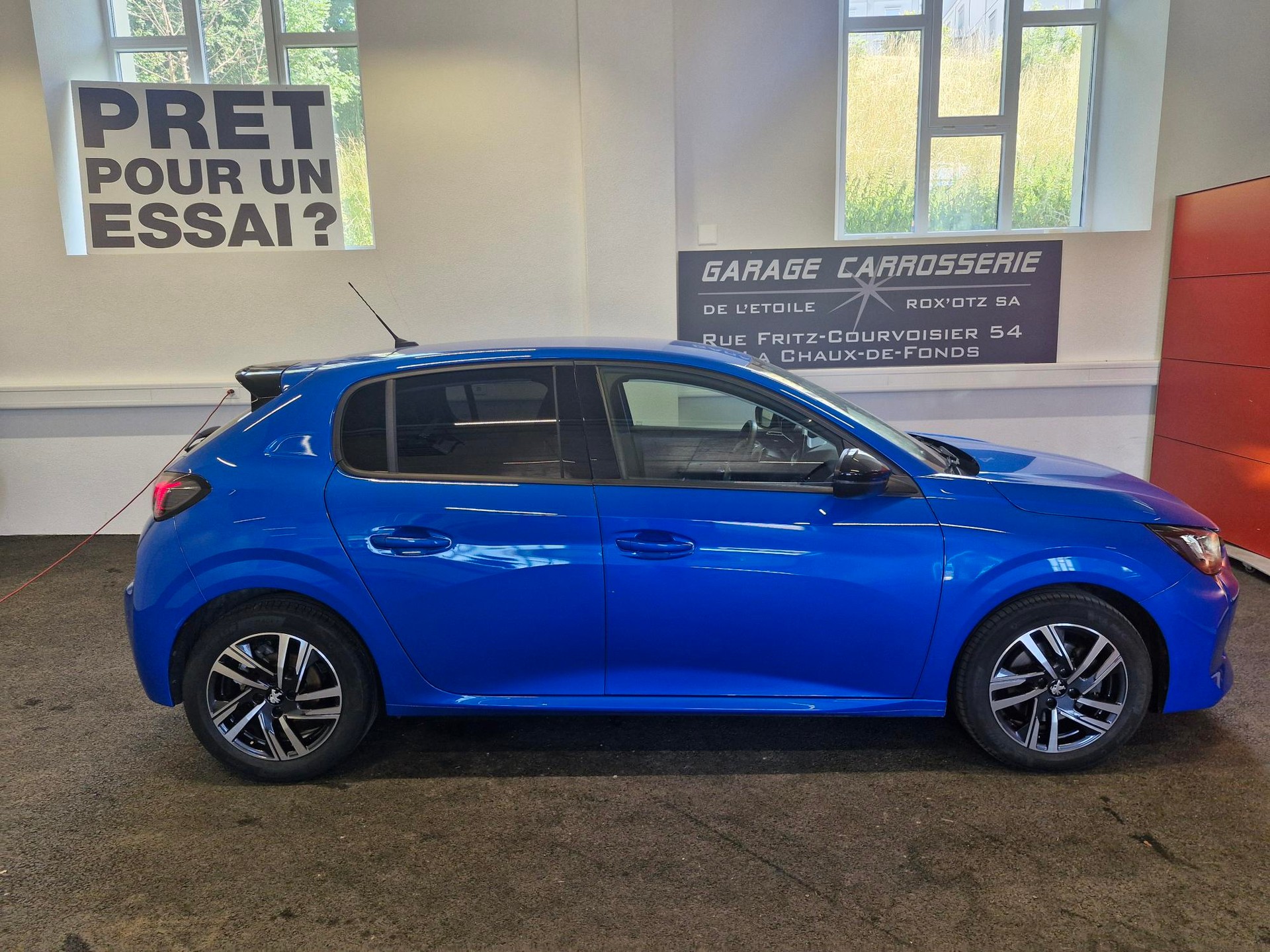 PEUGEOT 208 1.2 PureTech Allure Pack EAT8-image-1