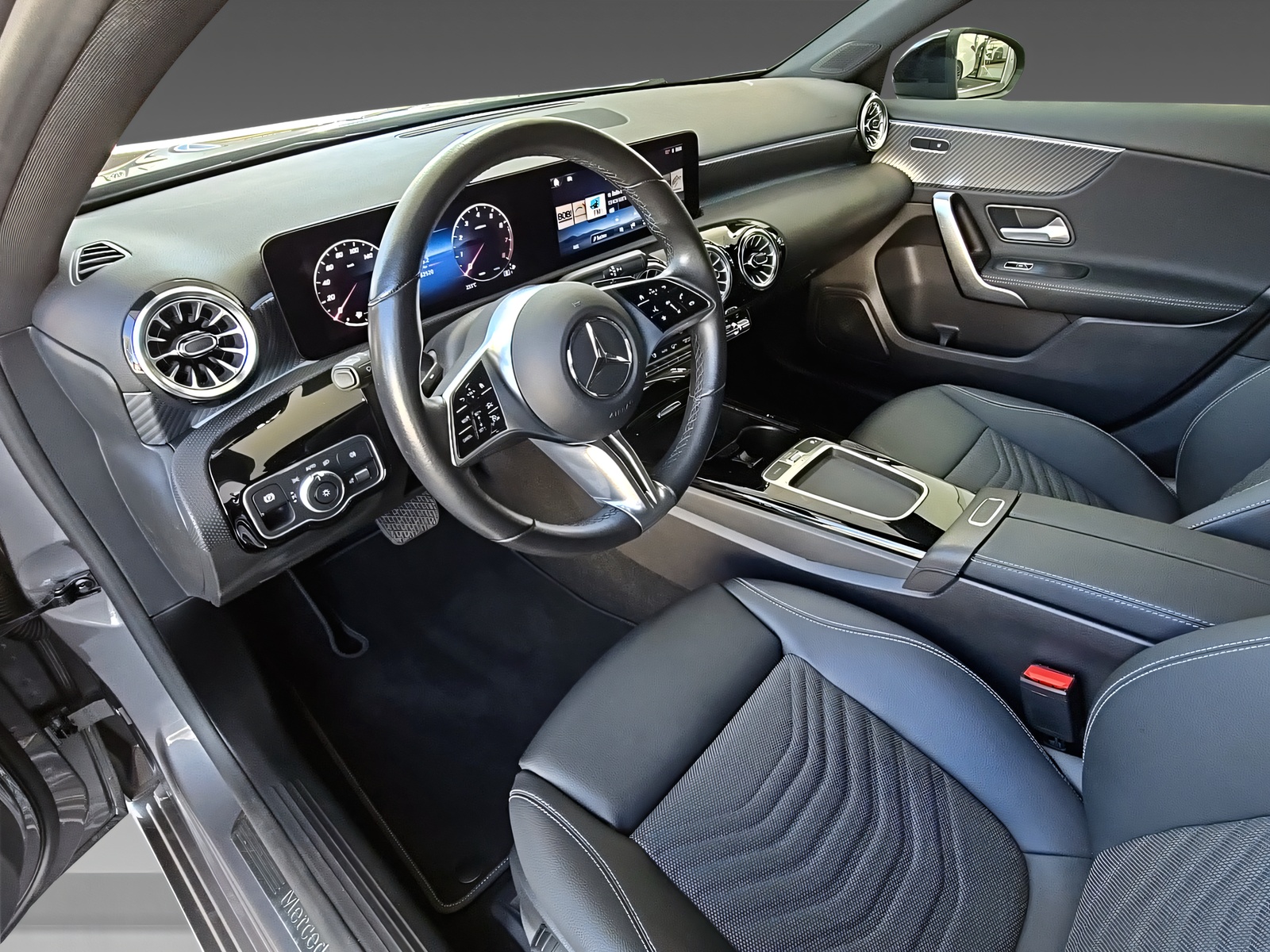 MERCEDES-BENZ A 250 4Matic-image-6