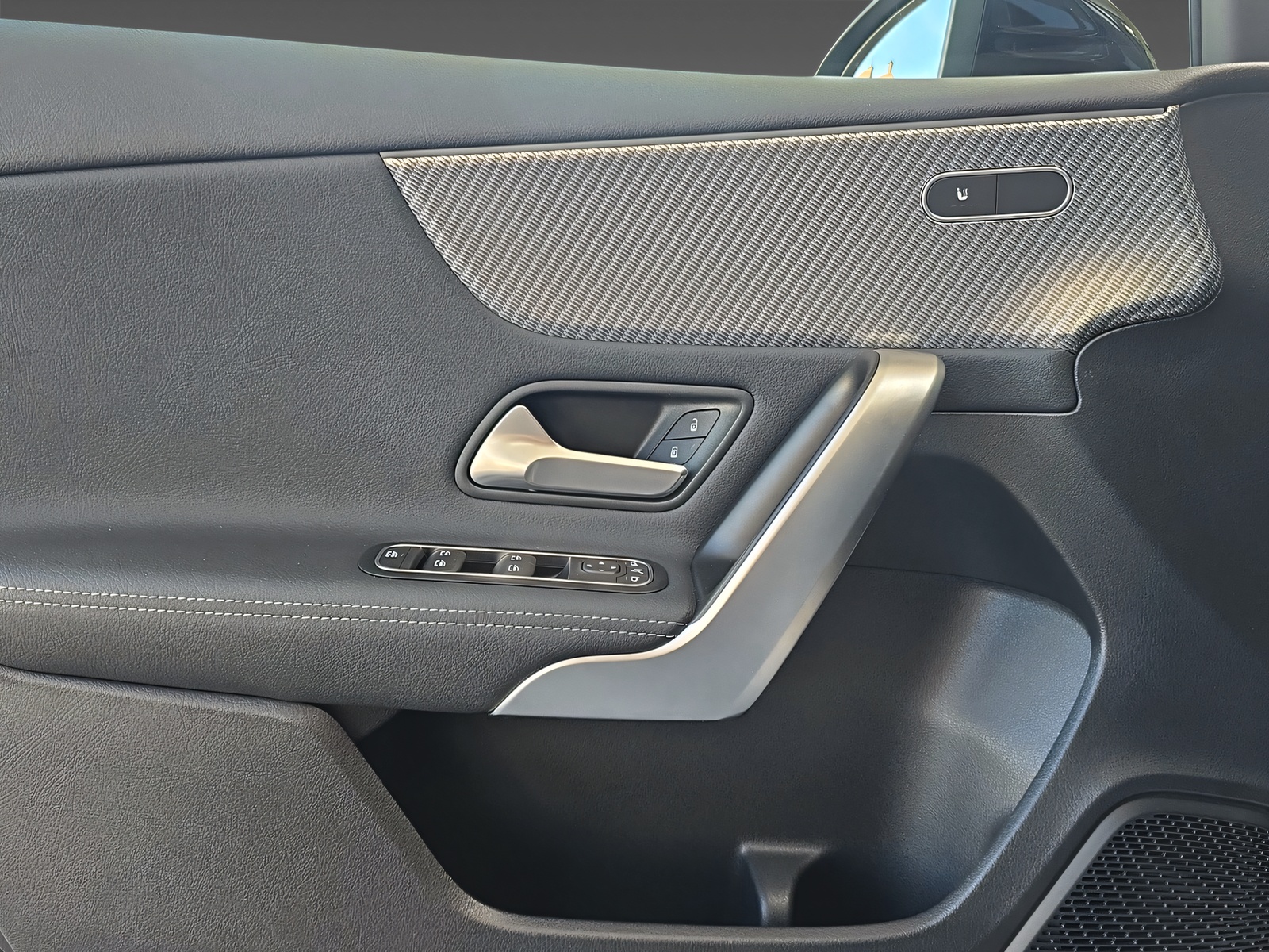 MERCEDES-BENZ A 250 4Matic-image-9