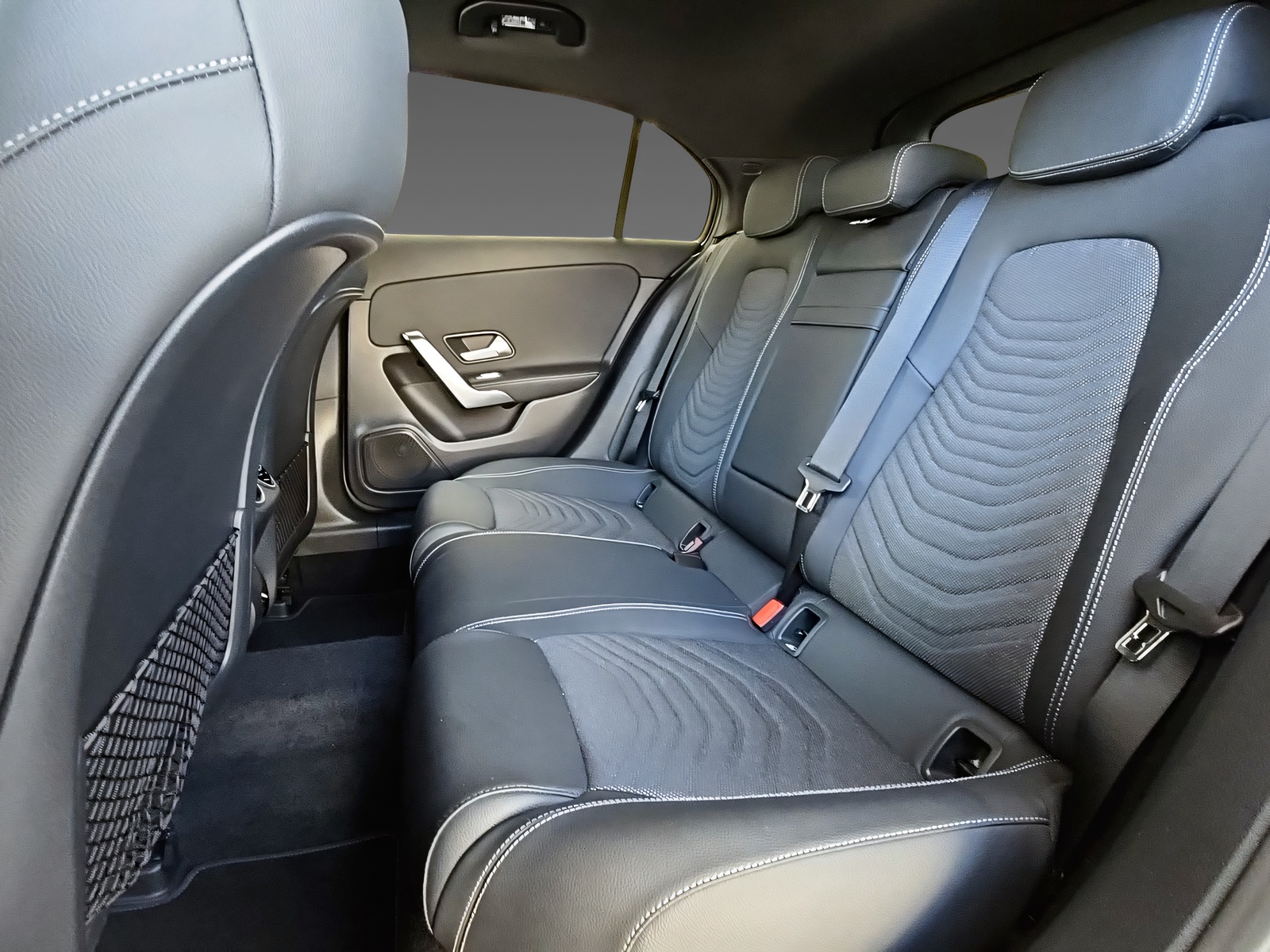 MERCEDES-BENZ A 250 4Matic-image-10