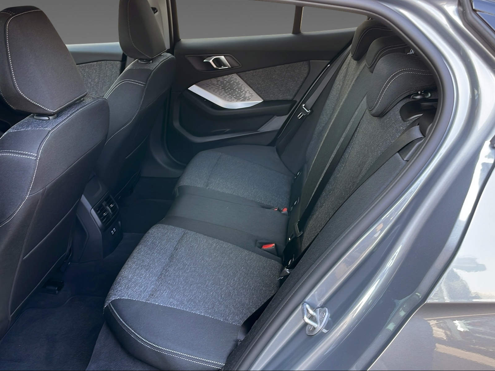 BMW 120d M Sport Pro Steptronic-image-8