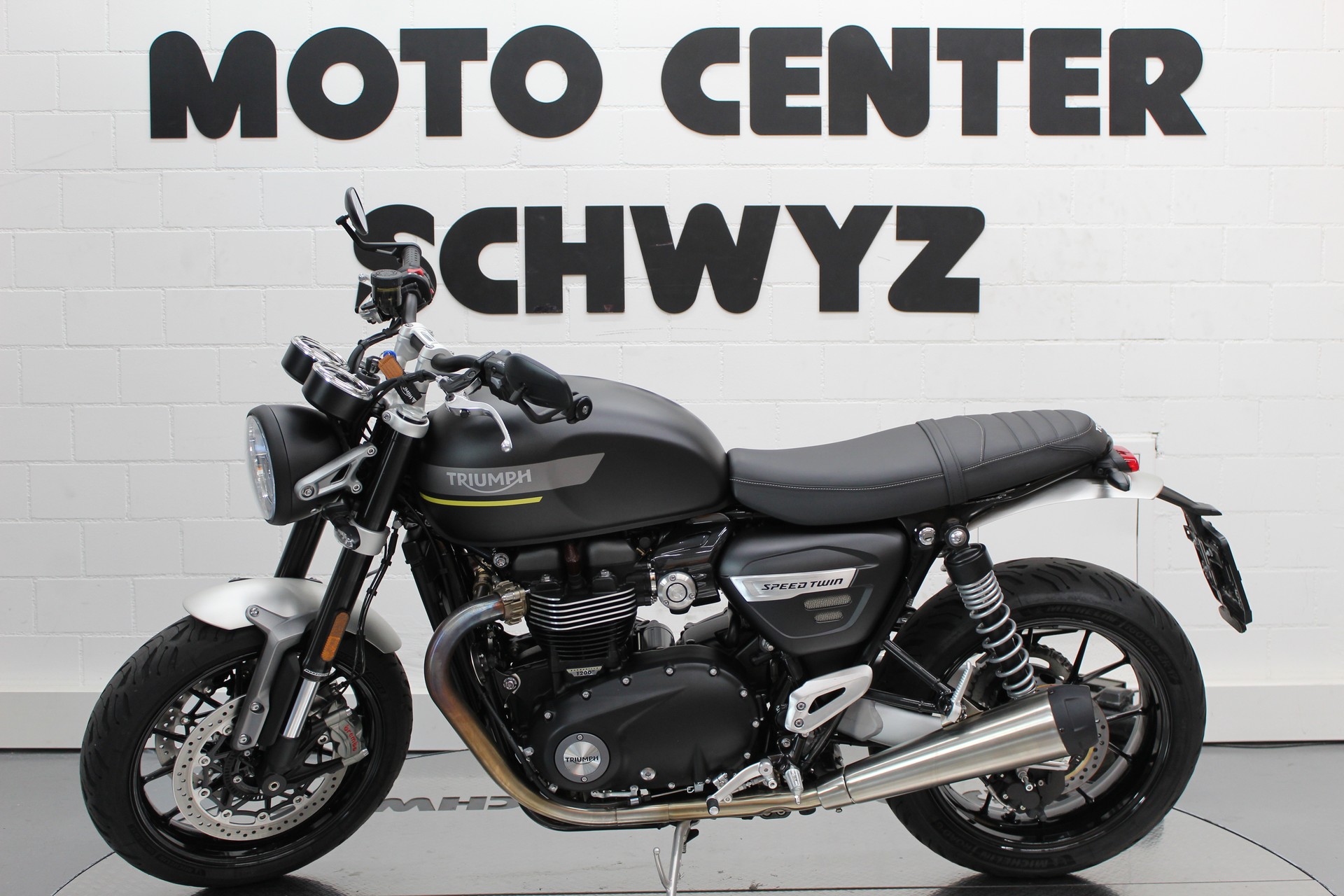 TRIUMPH Speed Twin 1200-showroom-element-3