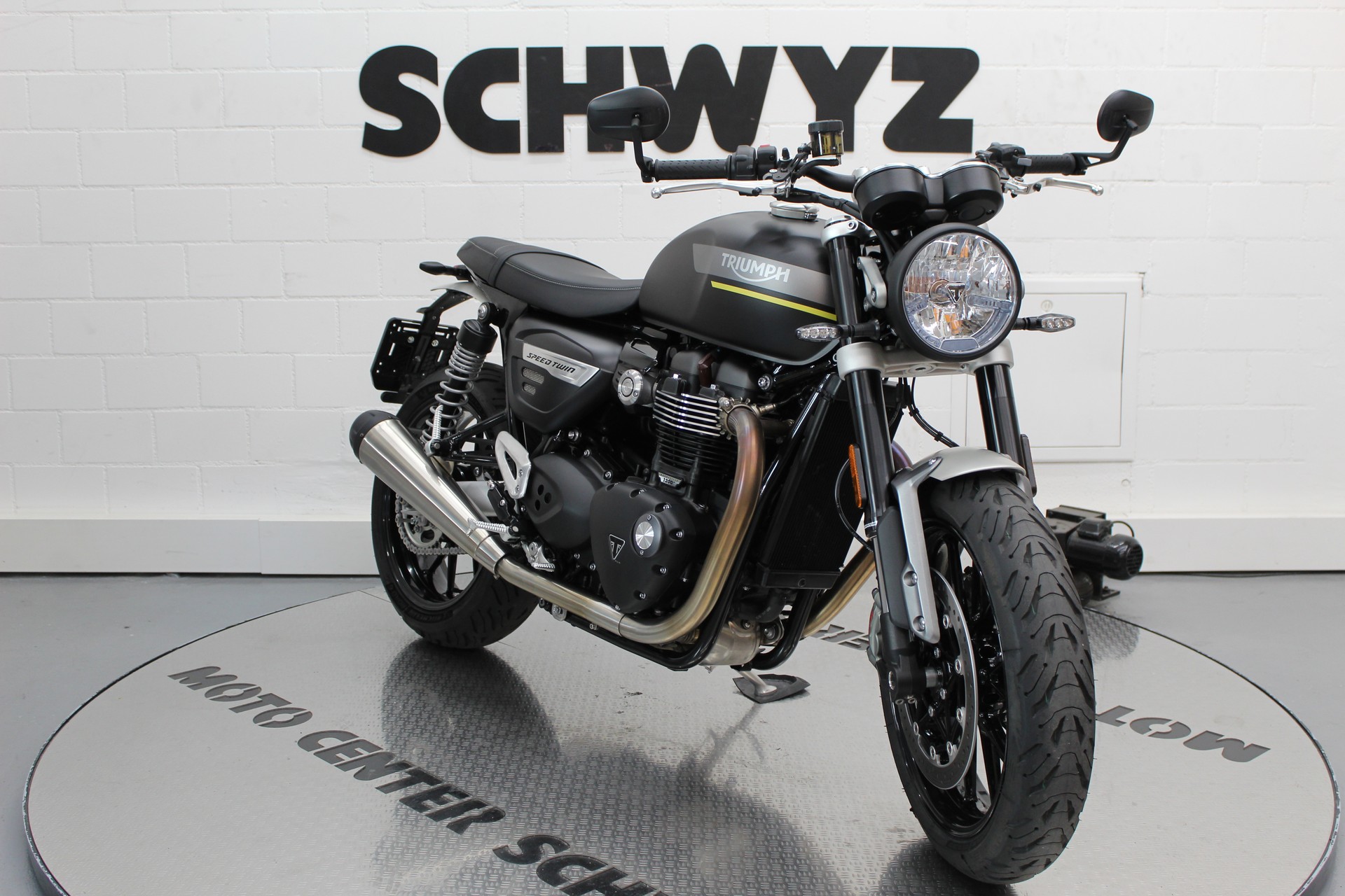 TRIUMPH Speed Twin 1200-showroom-element-1