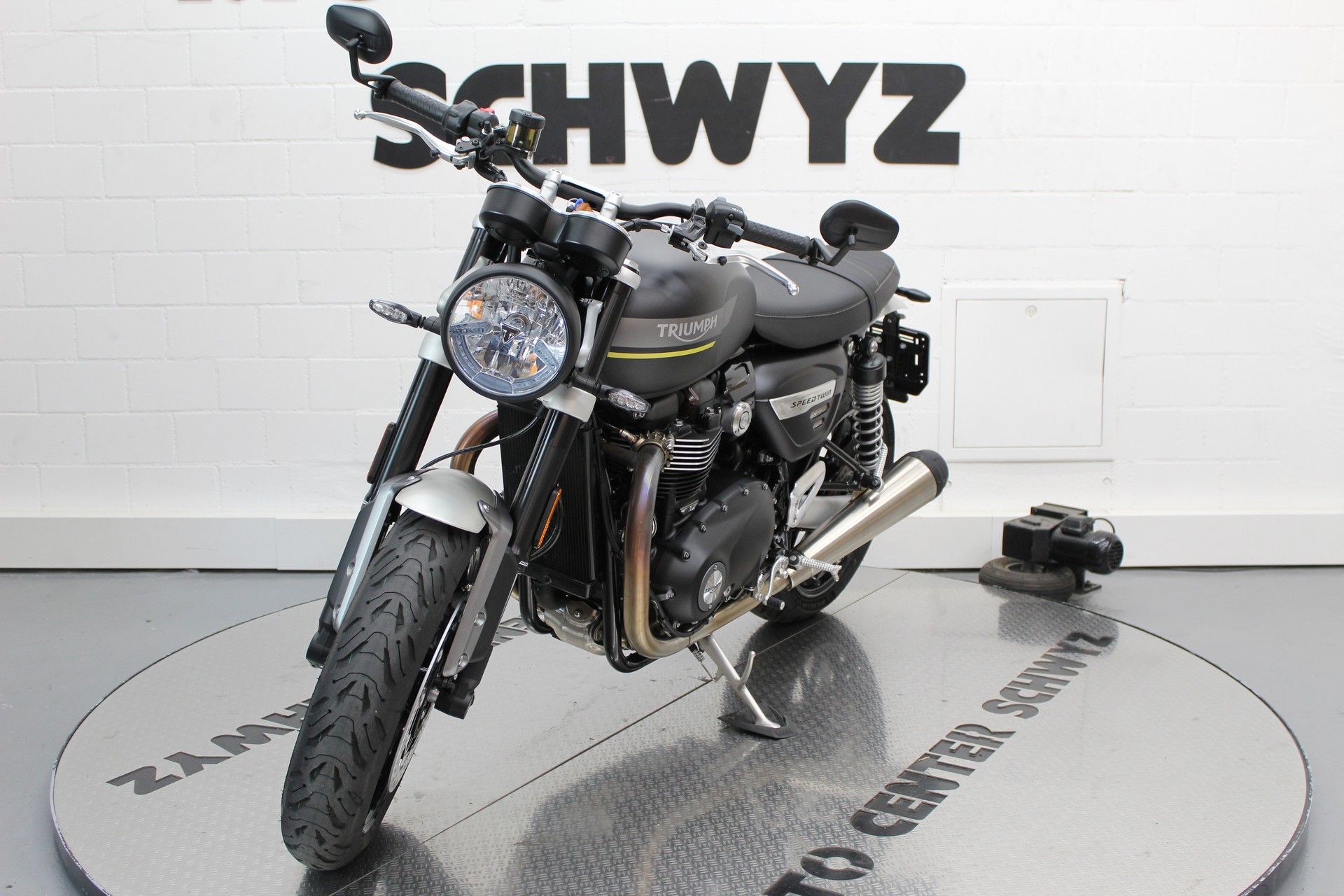 TRIUMPH Speed Twin 1200-showroom-element-2