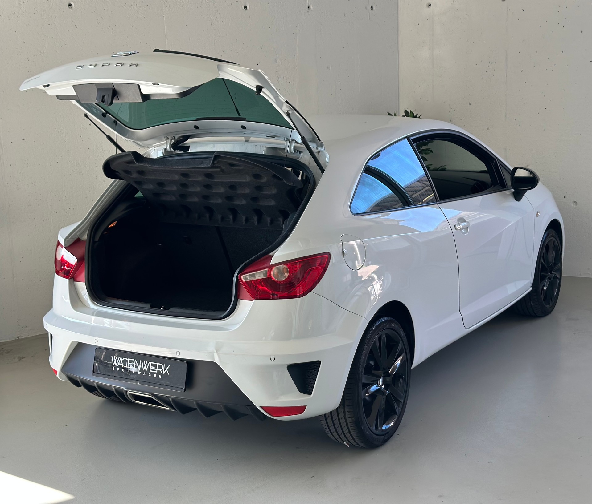 SEAT Ibiza SC 1.4 TSI Cupra R-Evolution DSG-image-8
