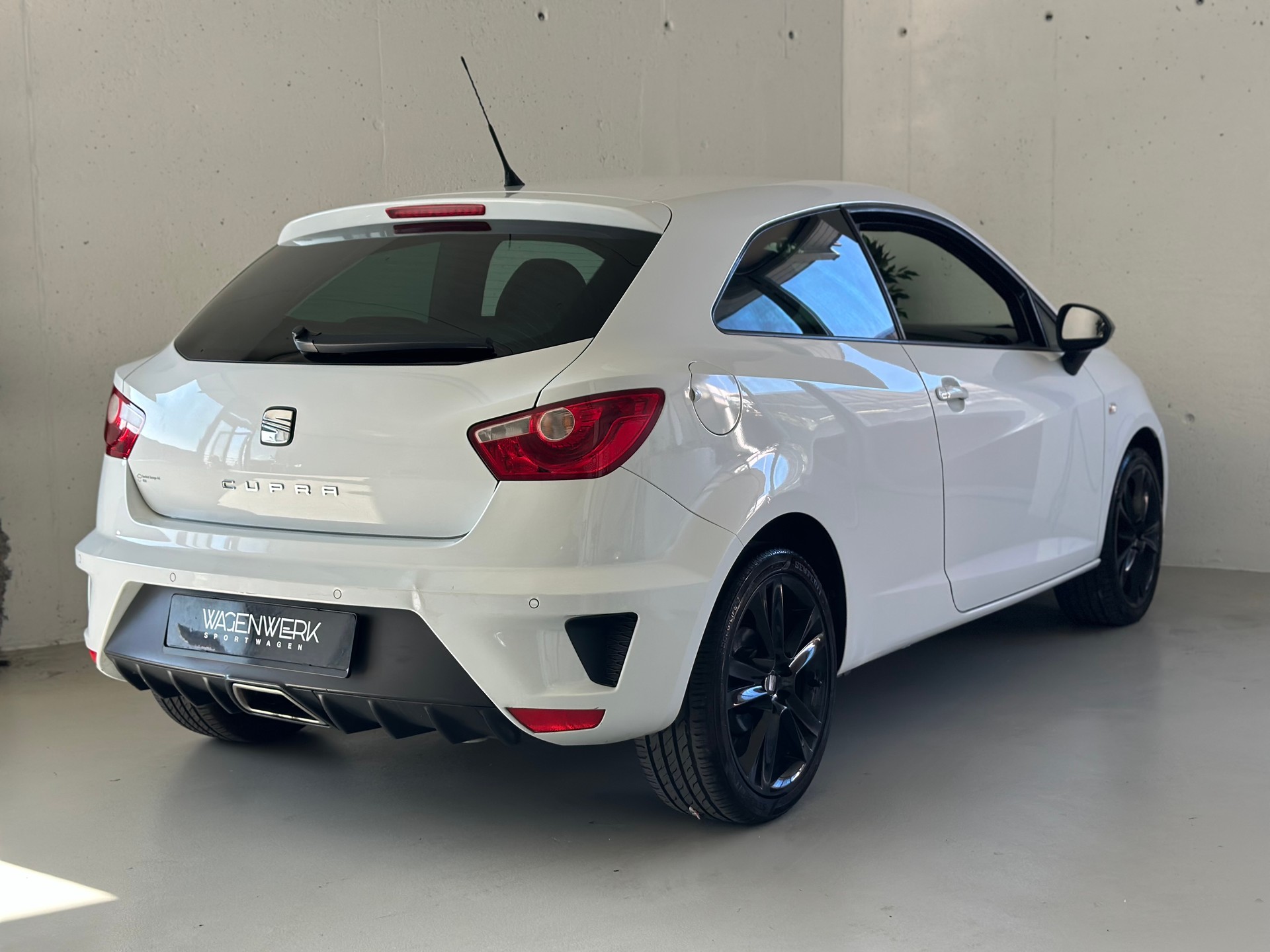 SEAT Ibiza SC 1.4 TSI Cupra R-Evolution DSG-image-4