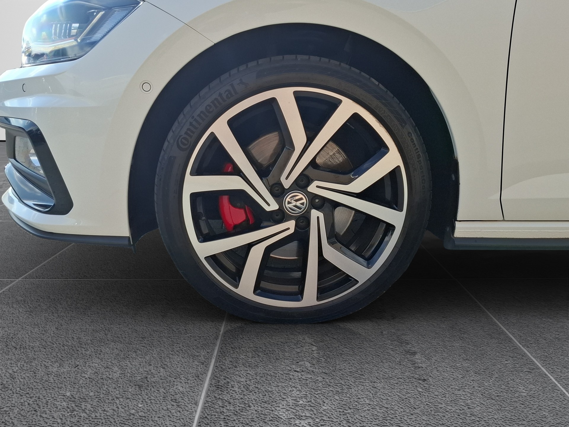 VW Polo 2.0 TSI GTI DSG-image-13