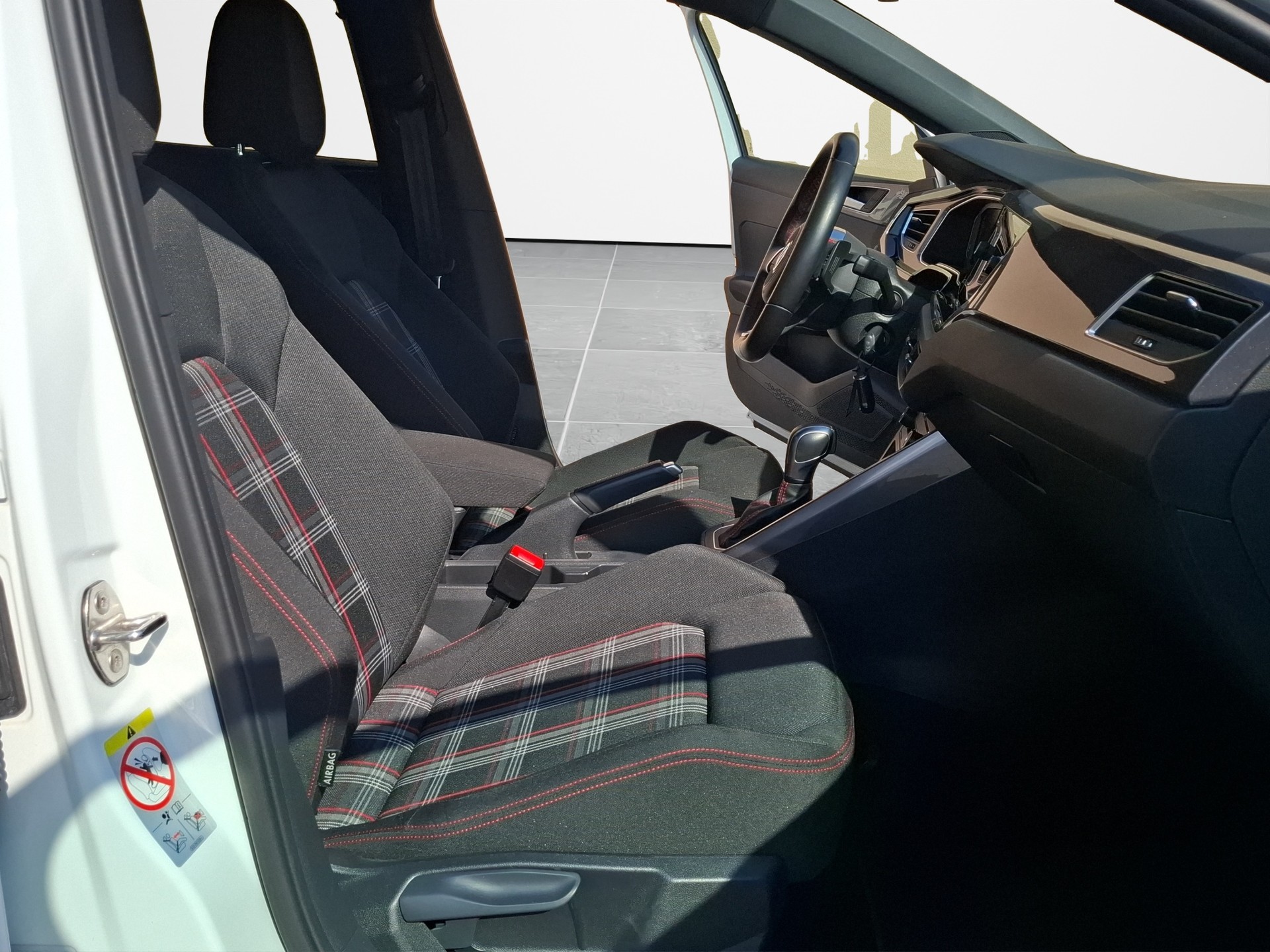VW Polo 2.0 TSI GTI DSG-image-10