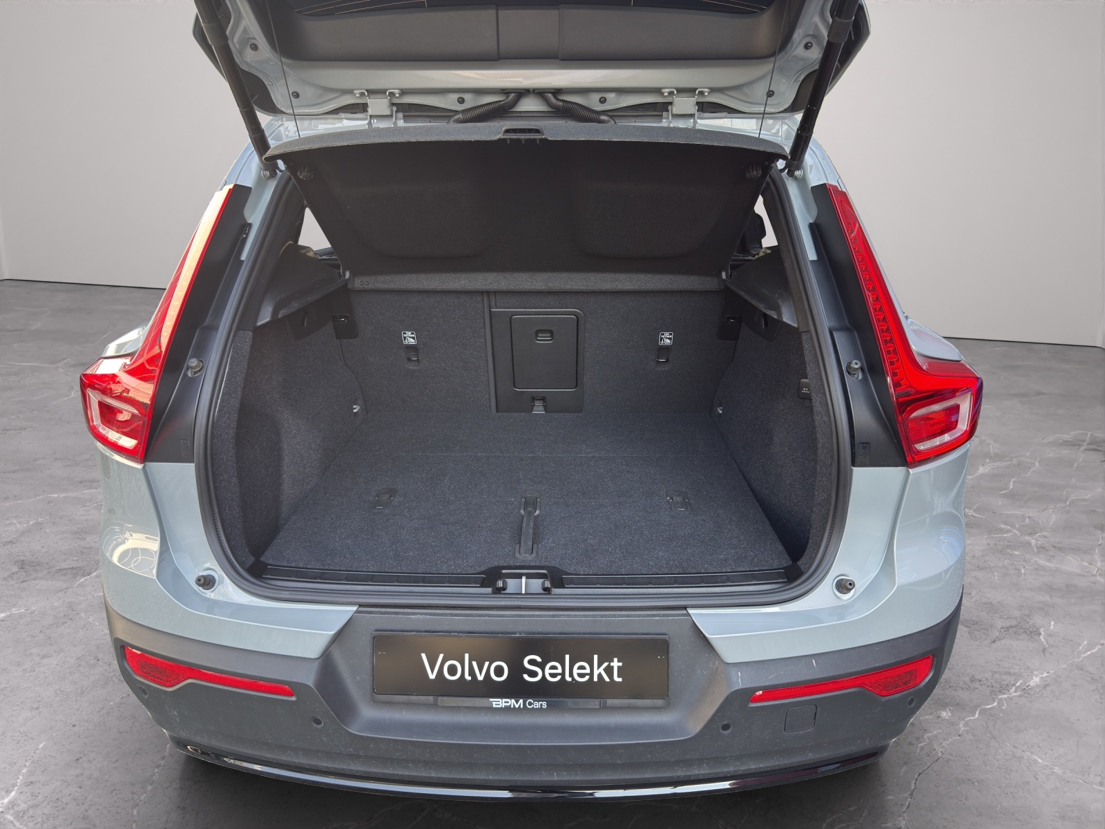 VOLVO XC40 2.0 B4 MH Plus Dark-image-14