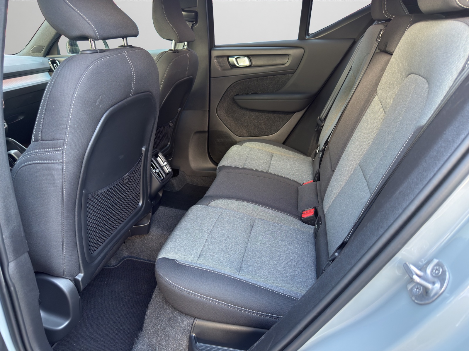 VOLVO XC40 2.0 B4 MH Plus Dark-image-16