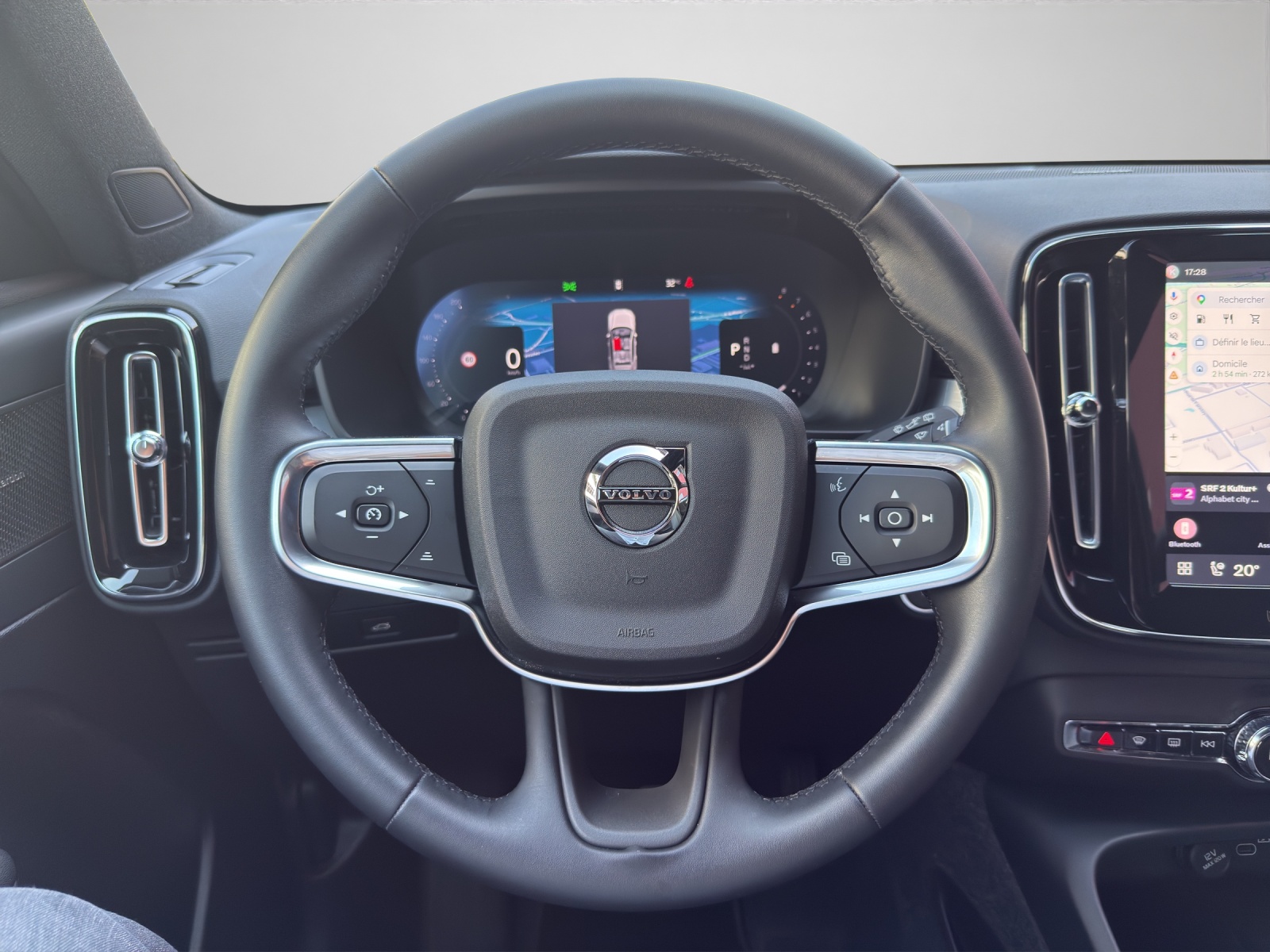 VOLVO XC40 2.0 B4 MH Plus Dark-image-7