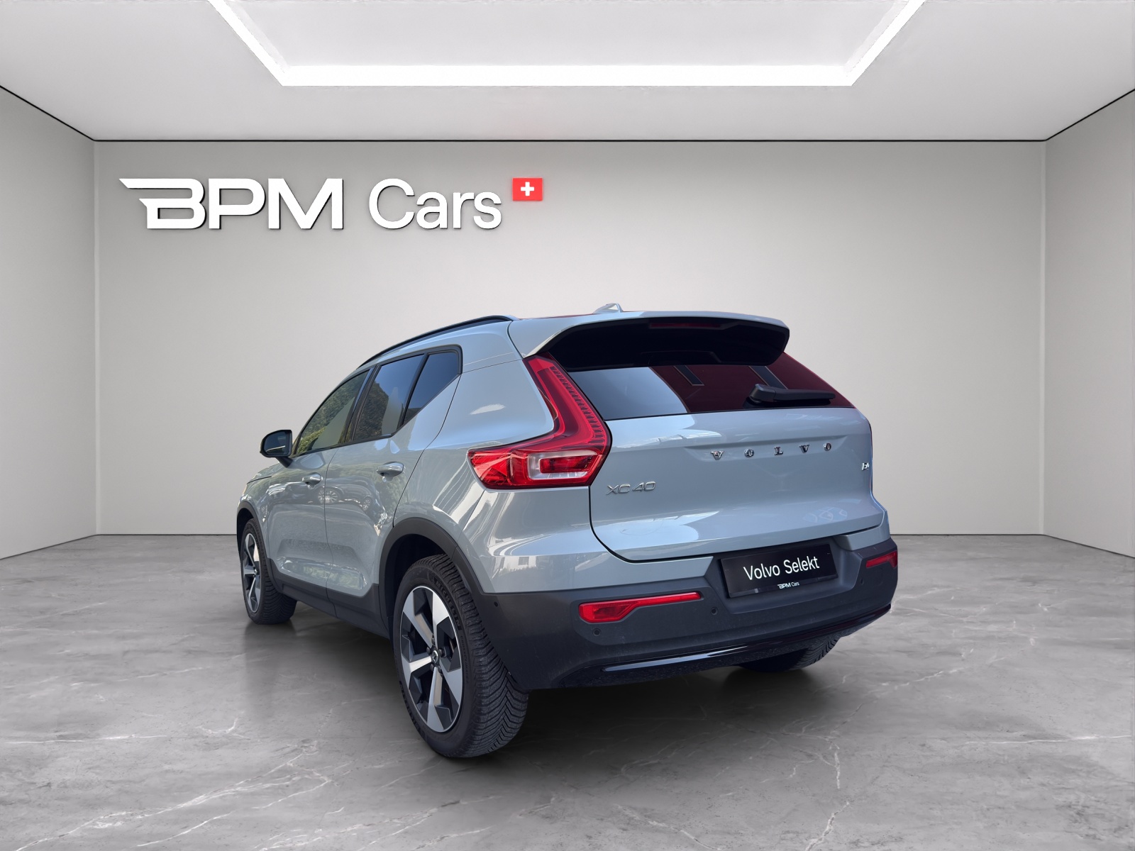 VOLVO XC40 2.0 B4 MH Plus Dark-image-3