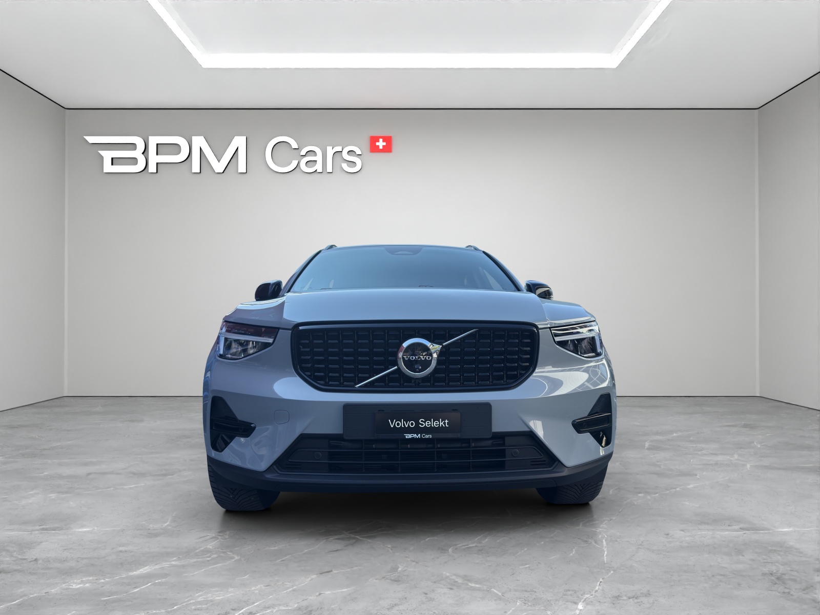 VOLVO XC40 2.0 B4 MH Plus Dark-image-1