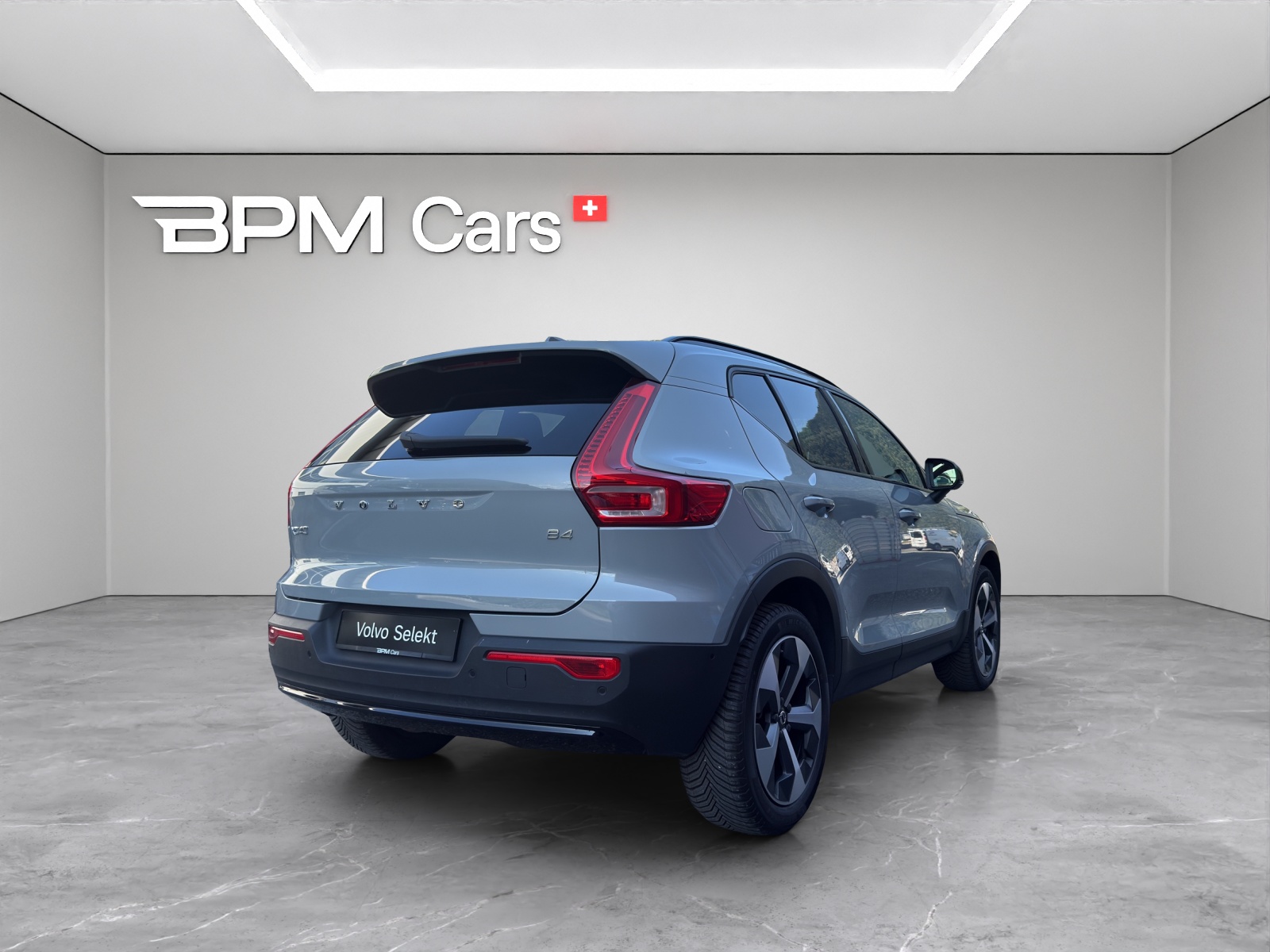 VOLVO XC40 2.0 B4 MH Plus Dark-image-4