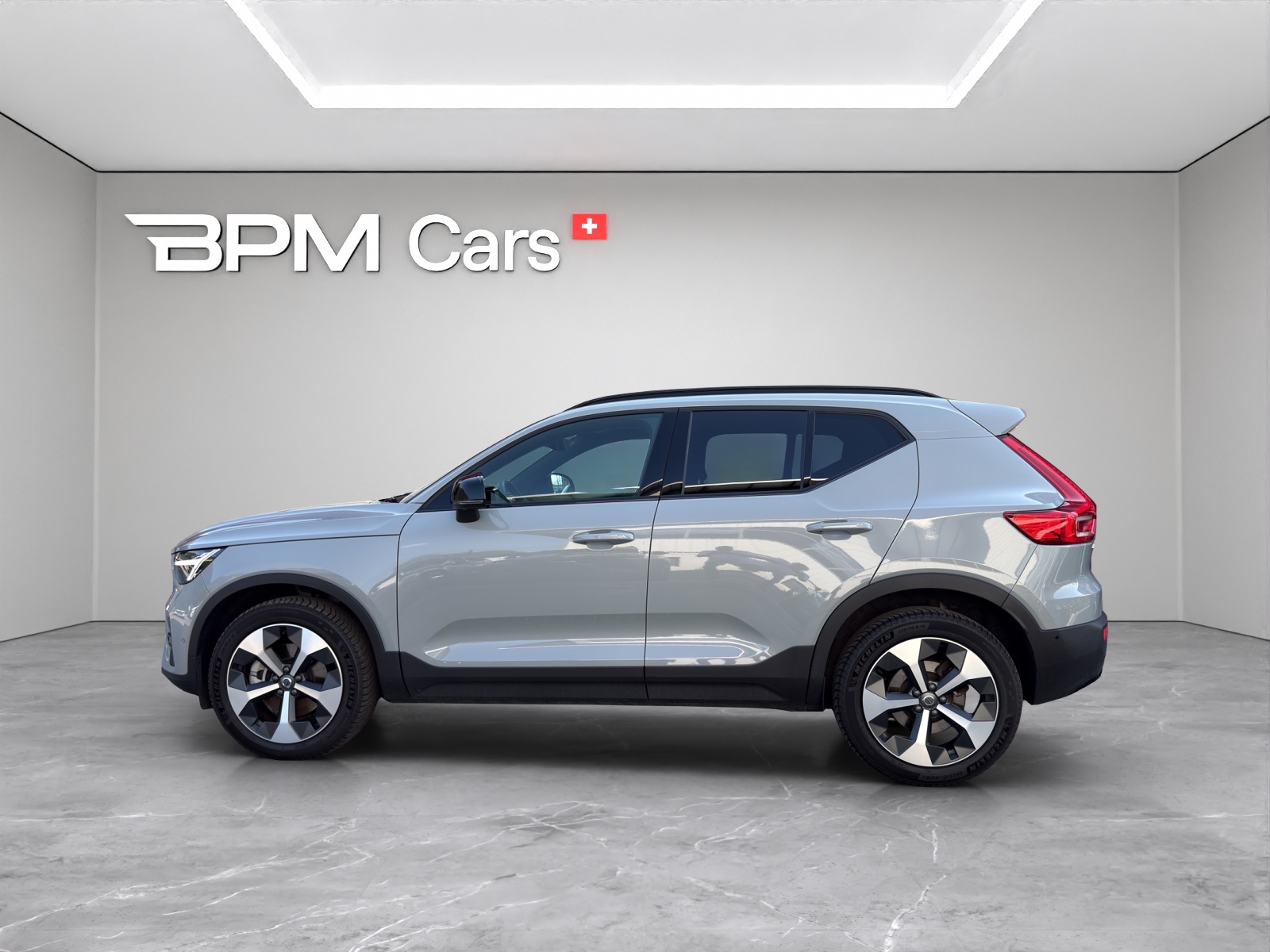 VOLVO XC40 2.0 B4 MH Plus Dark-image-13