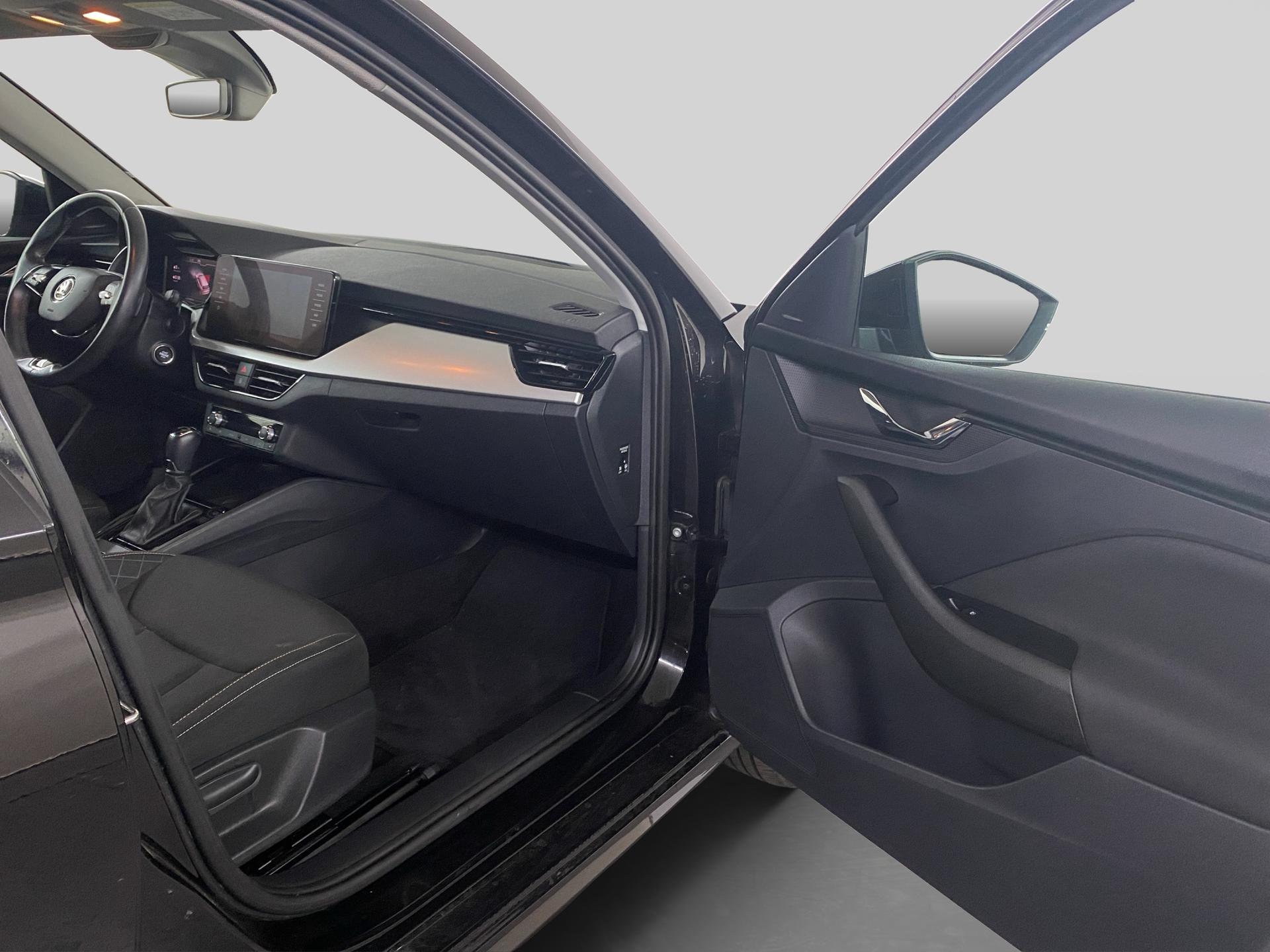 SKODA Kamiq 1.5 TSI ACT Ambition DSG-image-24