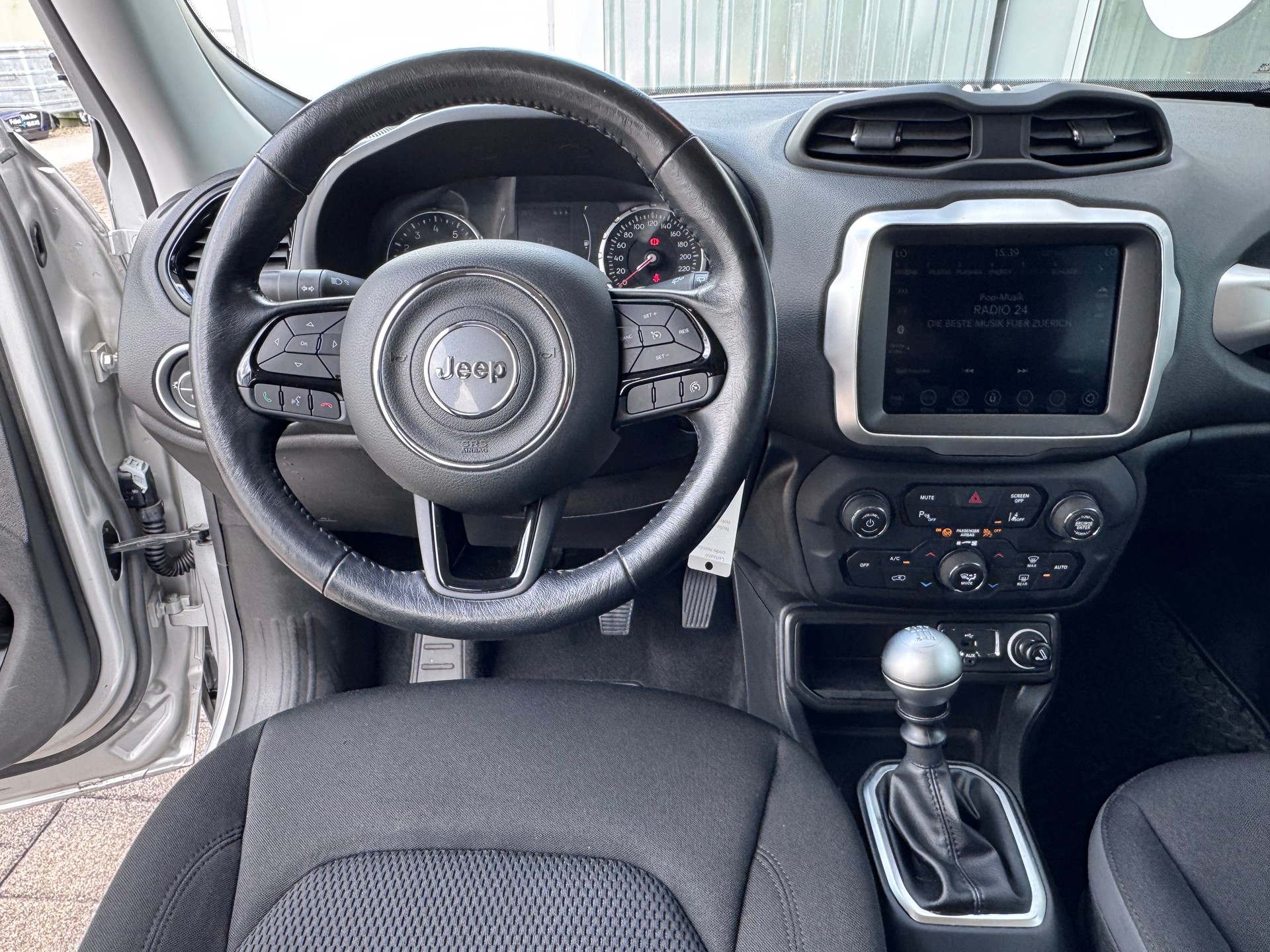 JEEP Renegade 1.0 Turbo Night Eagle+Navigation+Bluetooth+18"Alu+Klimaanlage+Sitz-/Lenkradheizung+Getönte Scheiben+Tempomat+-image-11