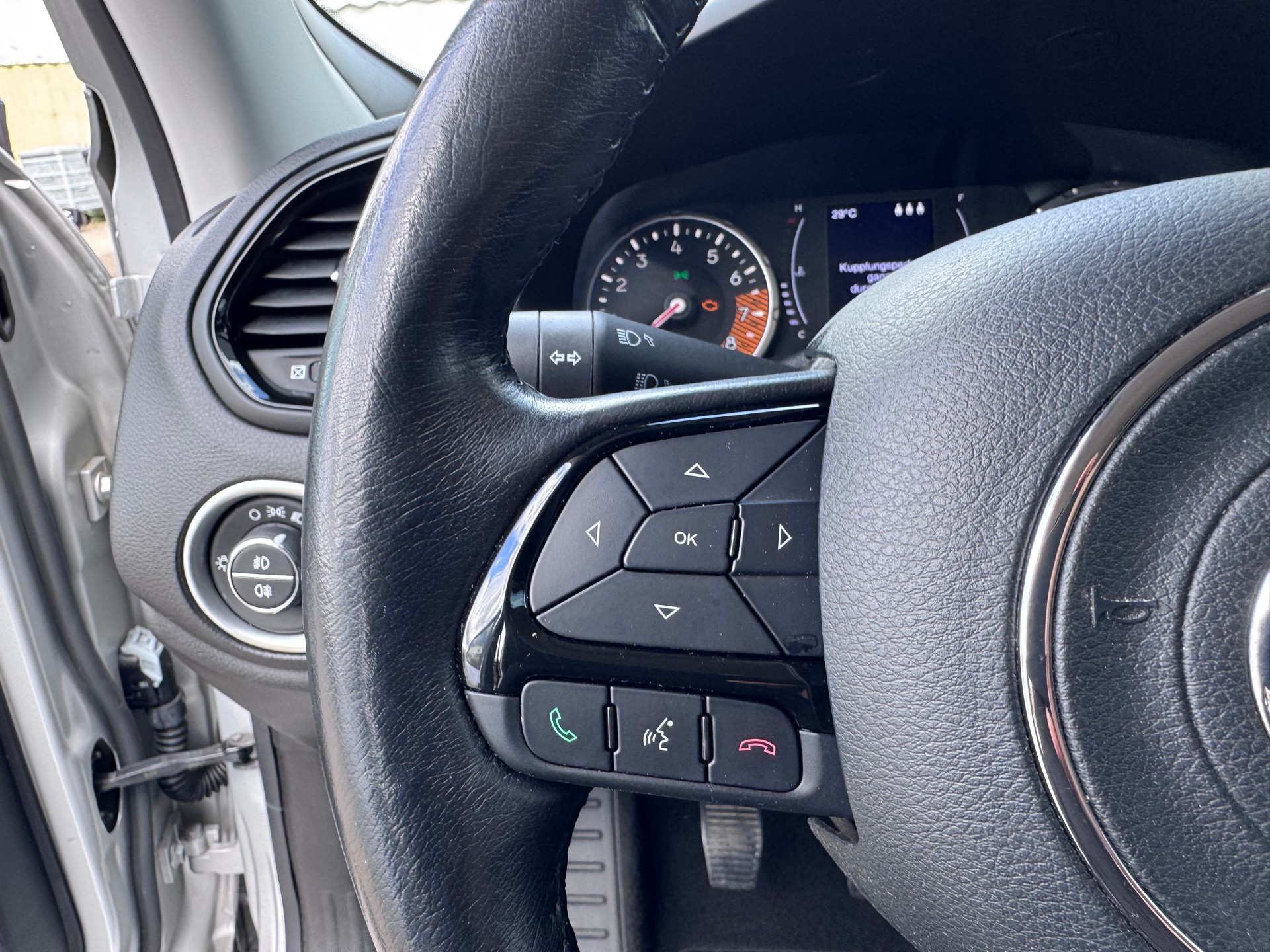 JEEP Renegade 1.0 Turbo Night Eagle+Navigation+Bluetooth+18"Alu+Klimaanlage+Sitz-/Lenkradheizung+Getönte Scheiben+Tempomat+-image-13