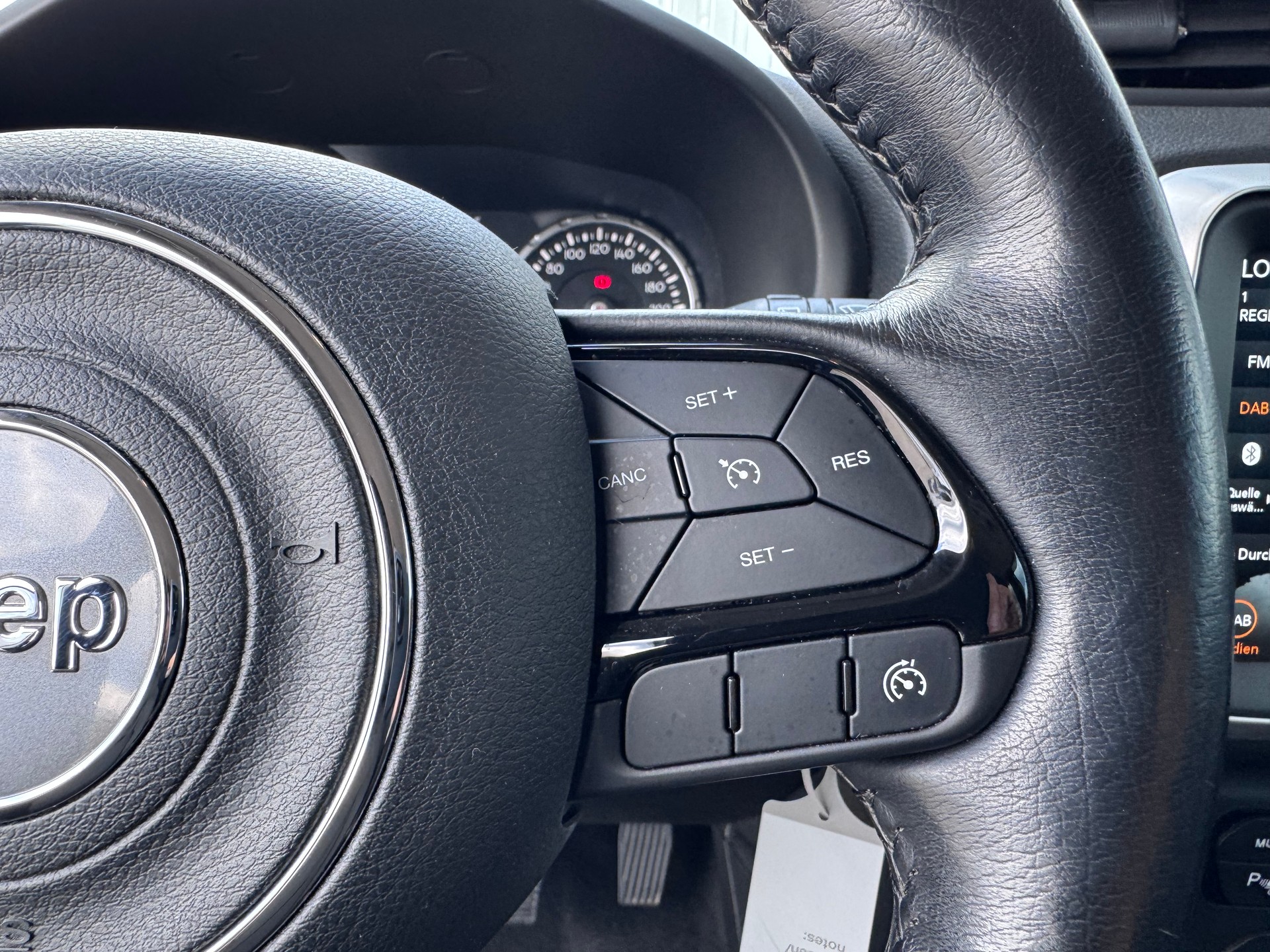 JEEP Renegade 1.0 Turbo Night Eagle+Navigation+Bluetooth+18"Alu+Klimaanlage+Sitz-/Lenkradheizung+Getönte Scheiben+Tempomat+-image-14