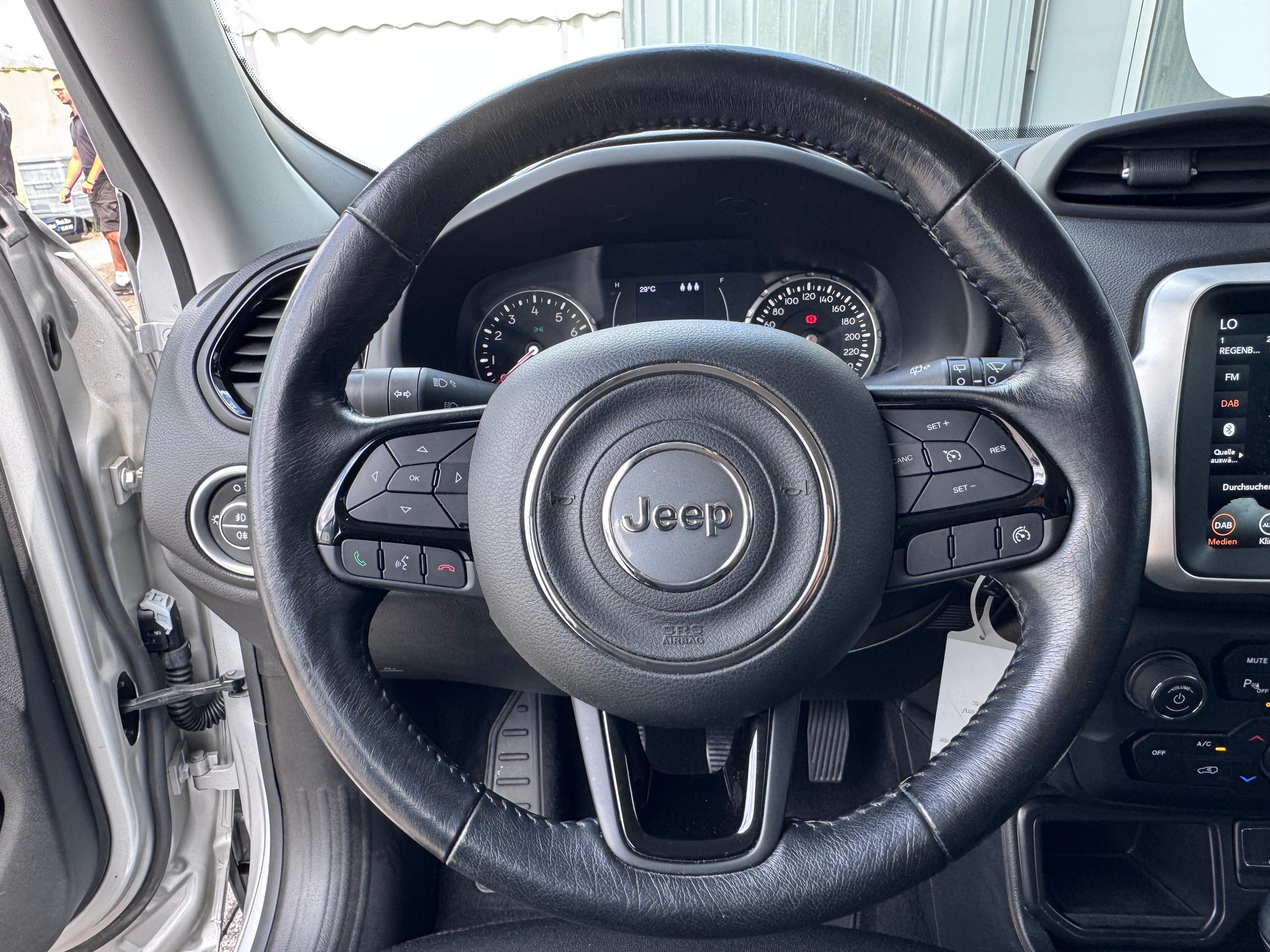JEEP Renegade 1.0 Turbo Night Eagle+Navigation+Bluetooth+18"Alu+Klimaanlage+Sitz-/Lenkradheizung+Getönte Scheiben+Tempomat+-image-12