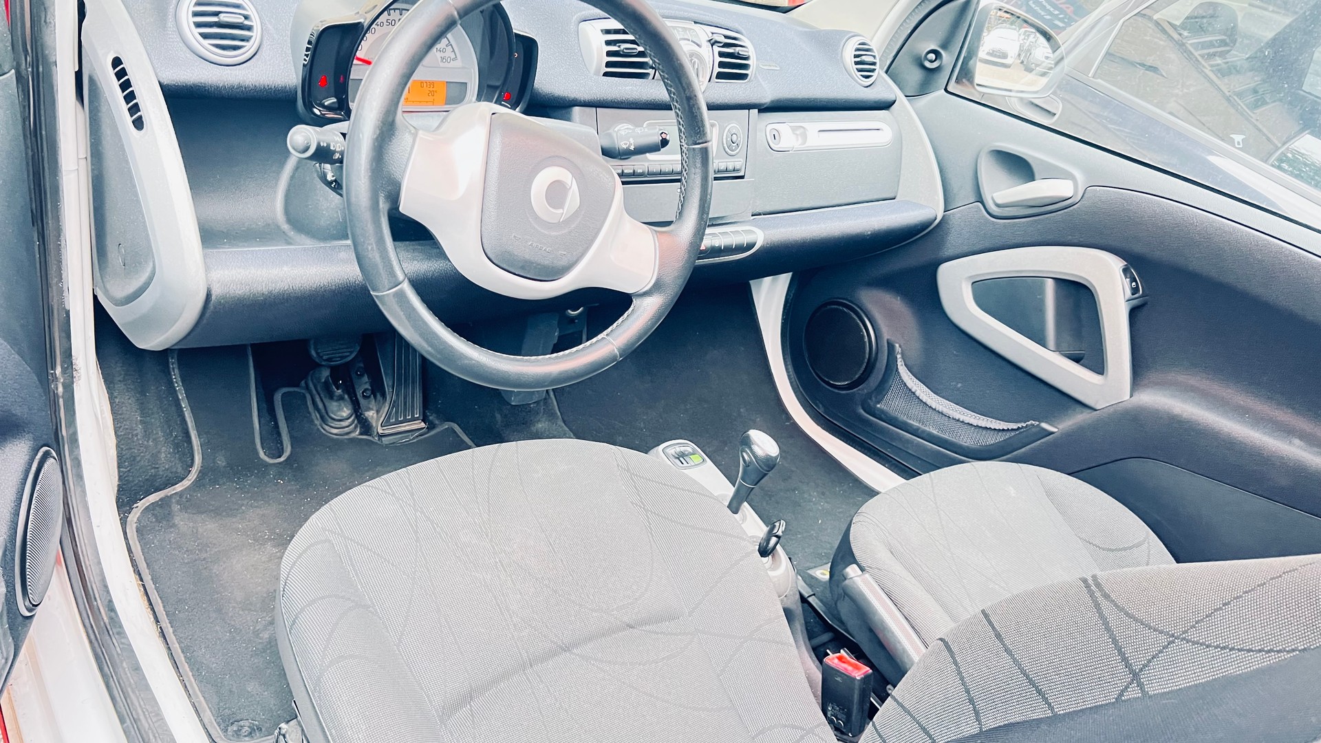 SMART fortwo pearlgrey mhd softouch-image-5