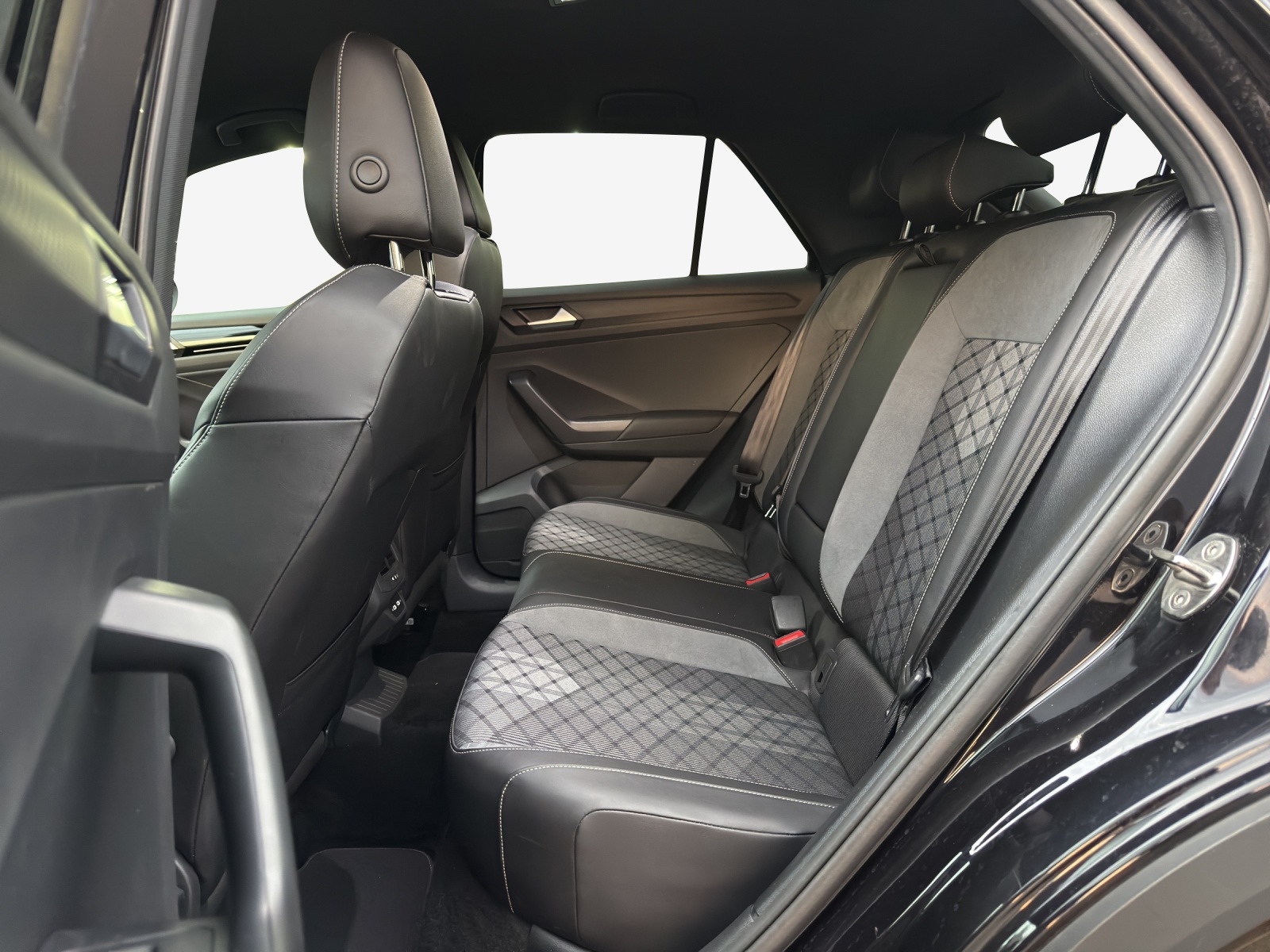 VW T-Roc 1.5 TSI EVO R-Line DSG-image-11