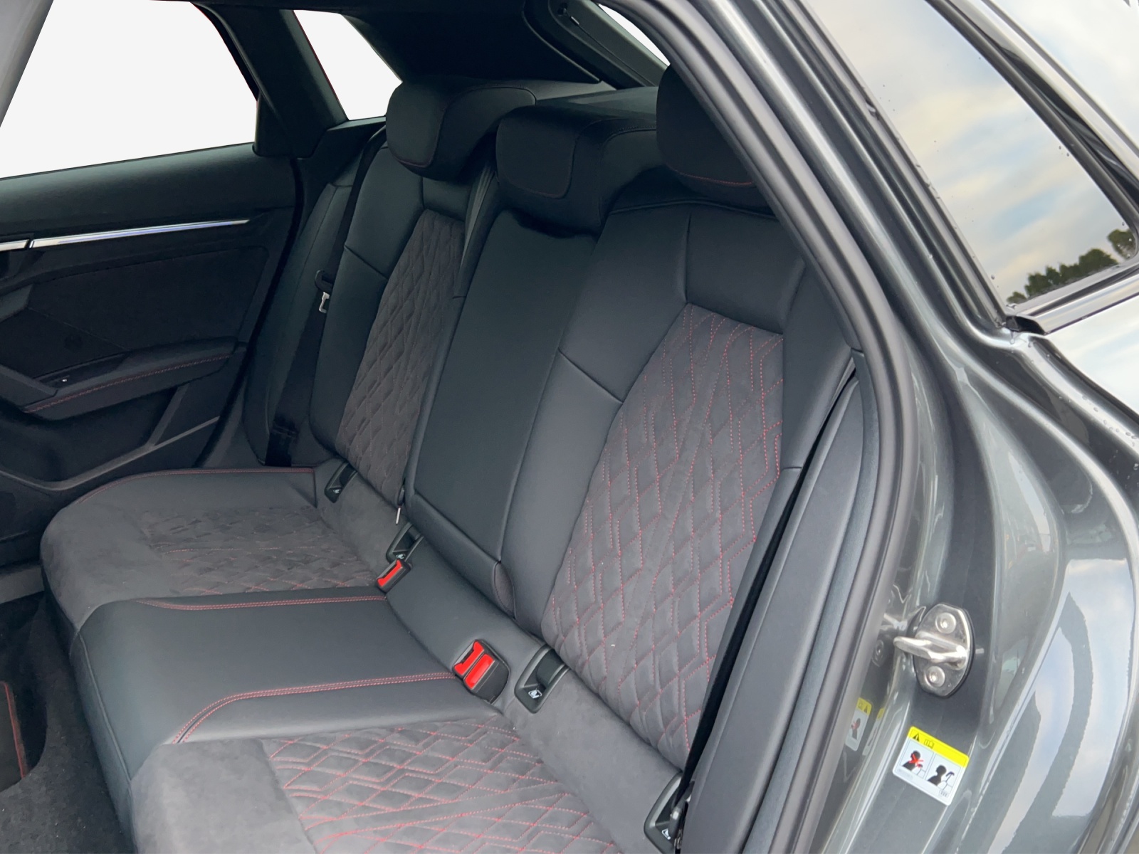 AUDI A3 Sportback 40 TDI S line S-tronic quattro-image-8