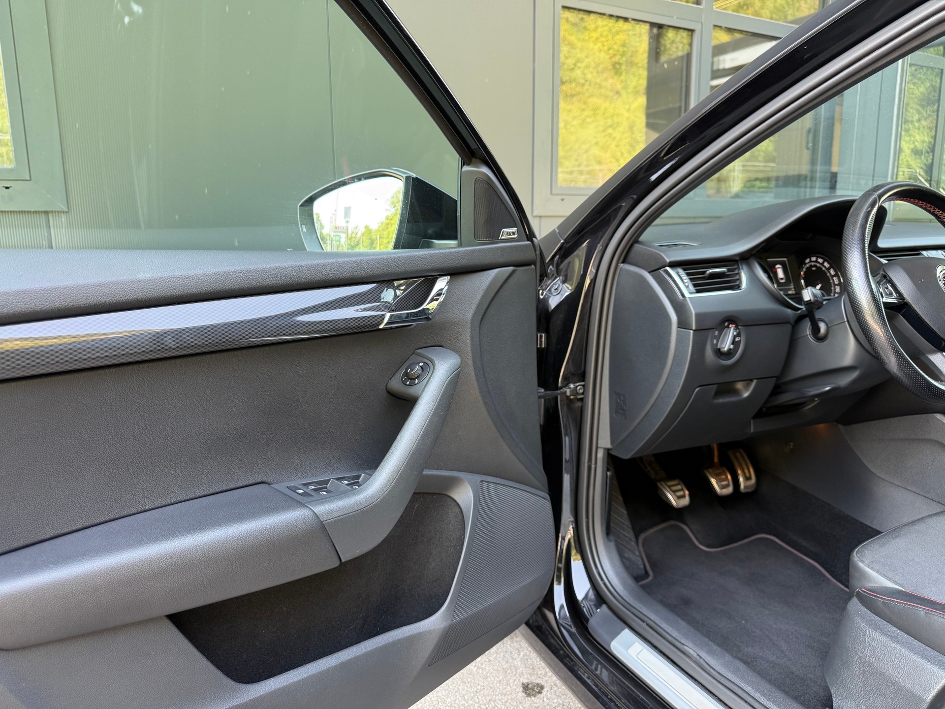 SKODA Octavia Combi 2.0 TDI RS-image-13