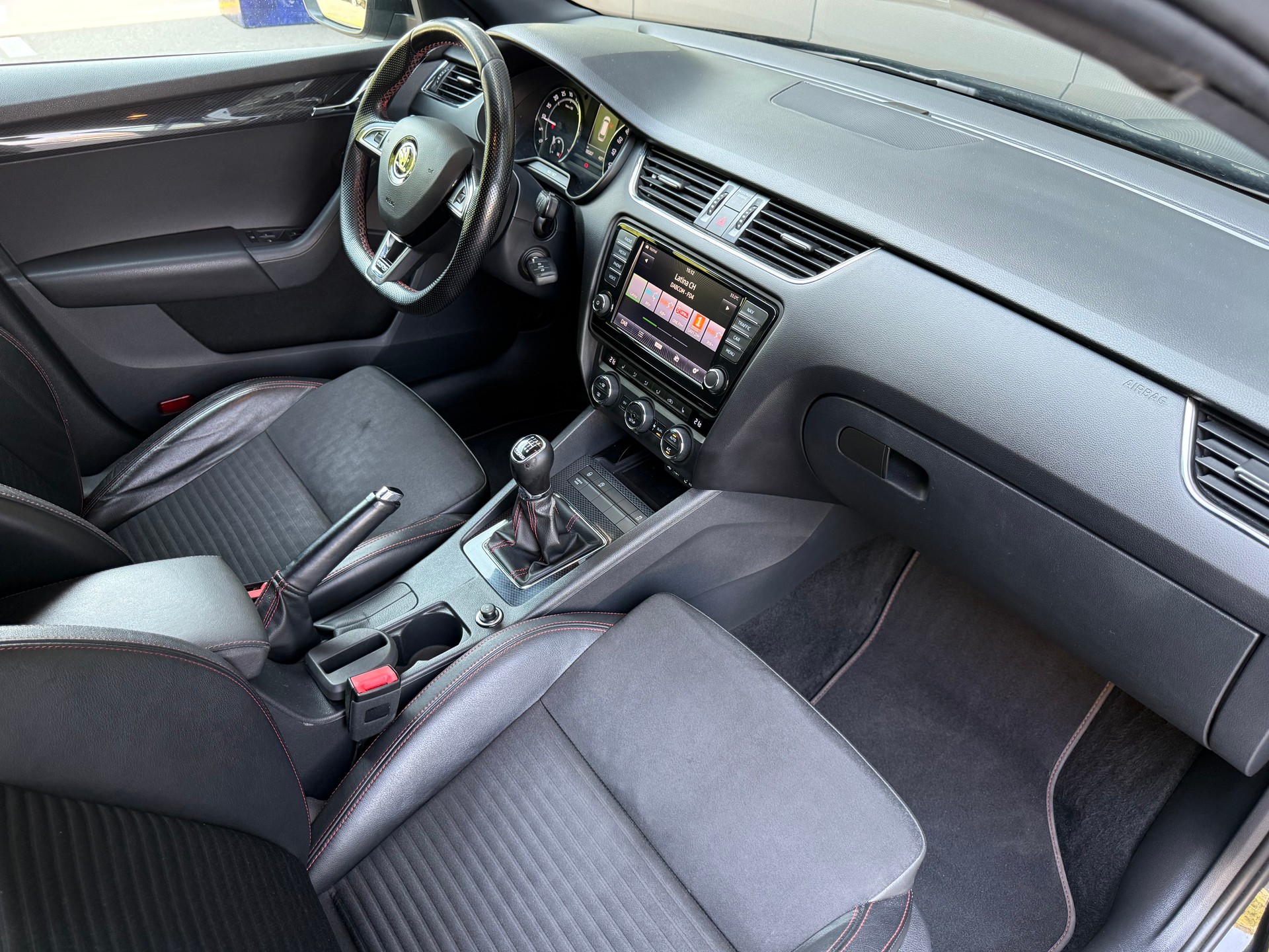 SKODA Octavia Combi 2.0 TDI RS-image-11