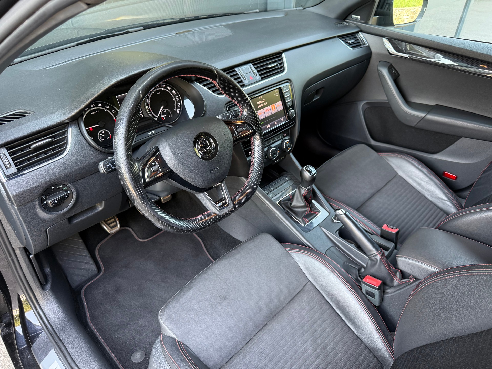 SKODA Octavia Combi 2.0 TDI RS-image-6