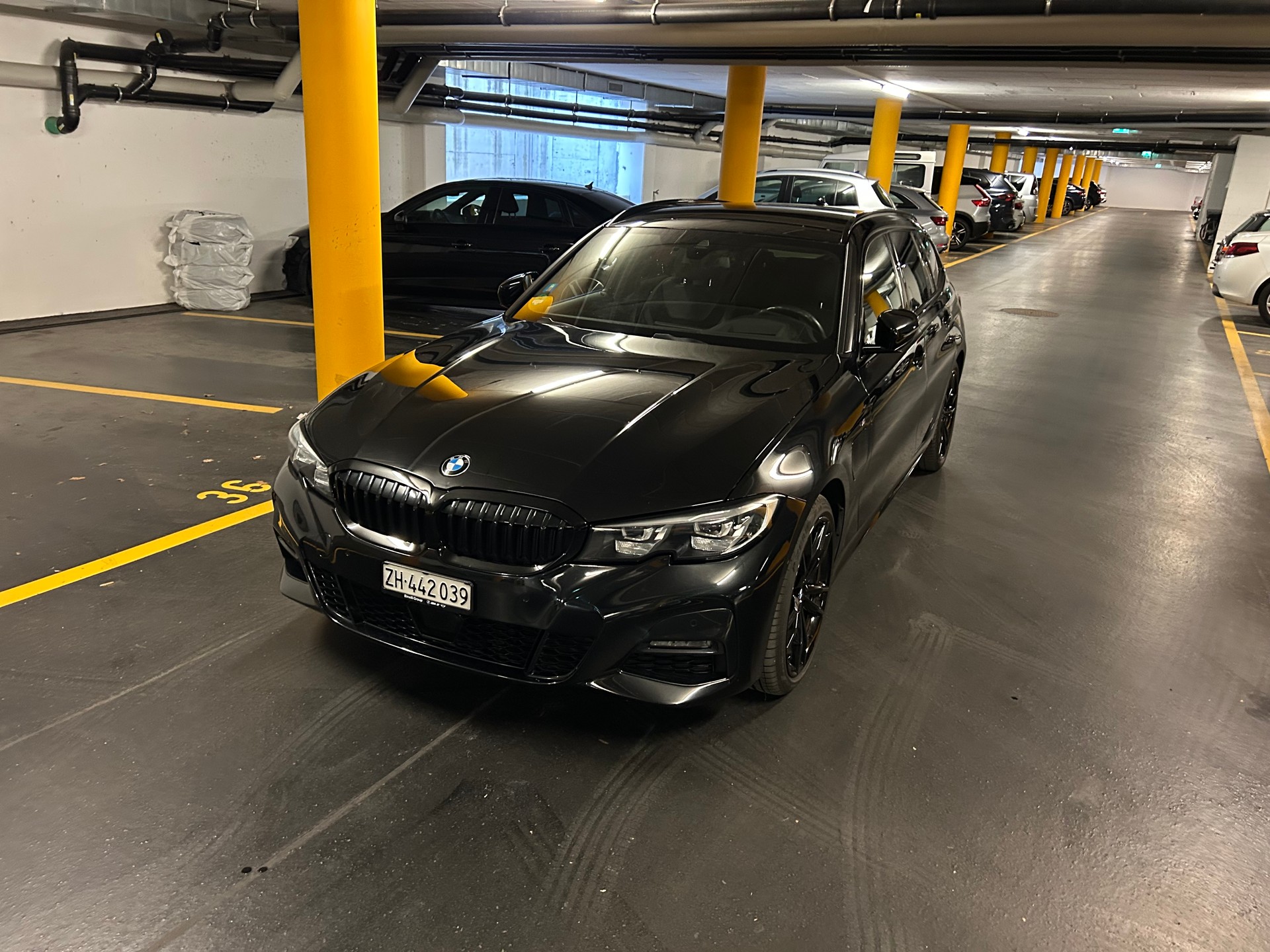 BMW 330e-image-1