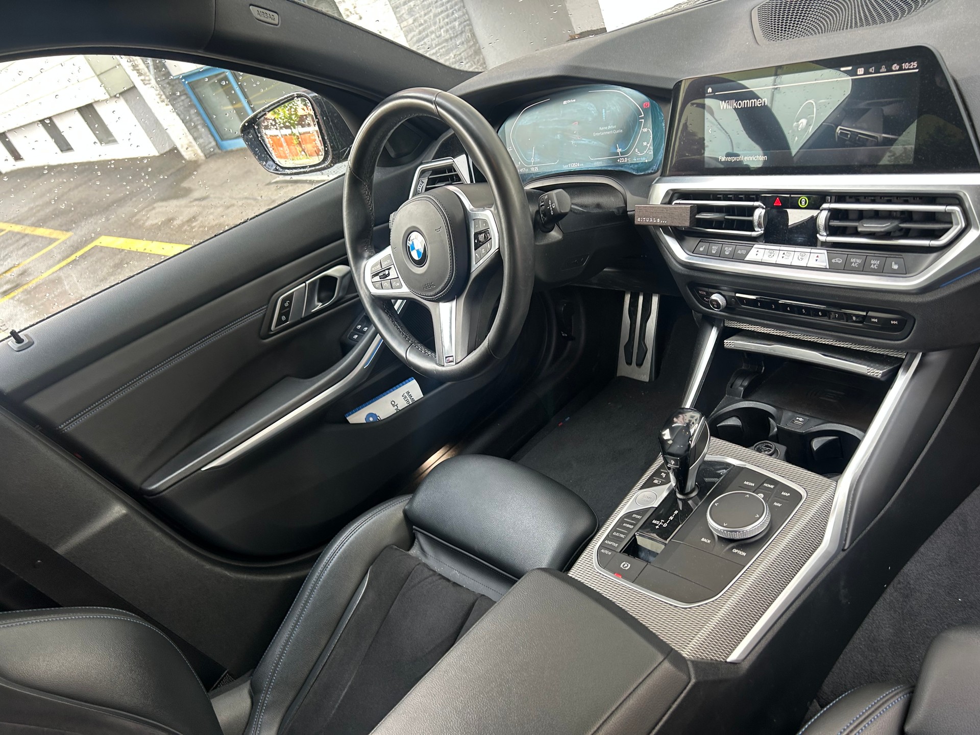 BMW 330e-image-5