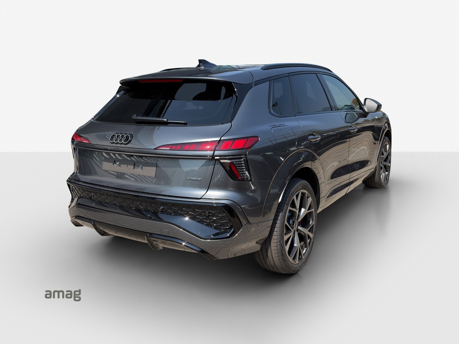 AUDI Q3 SUV TFSI quattro 195 kW S tronic-image-4