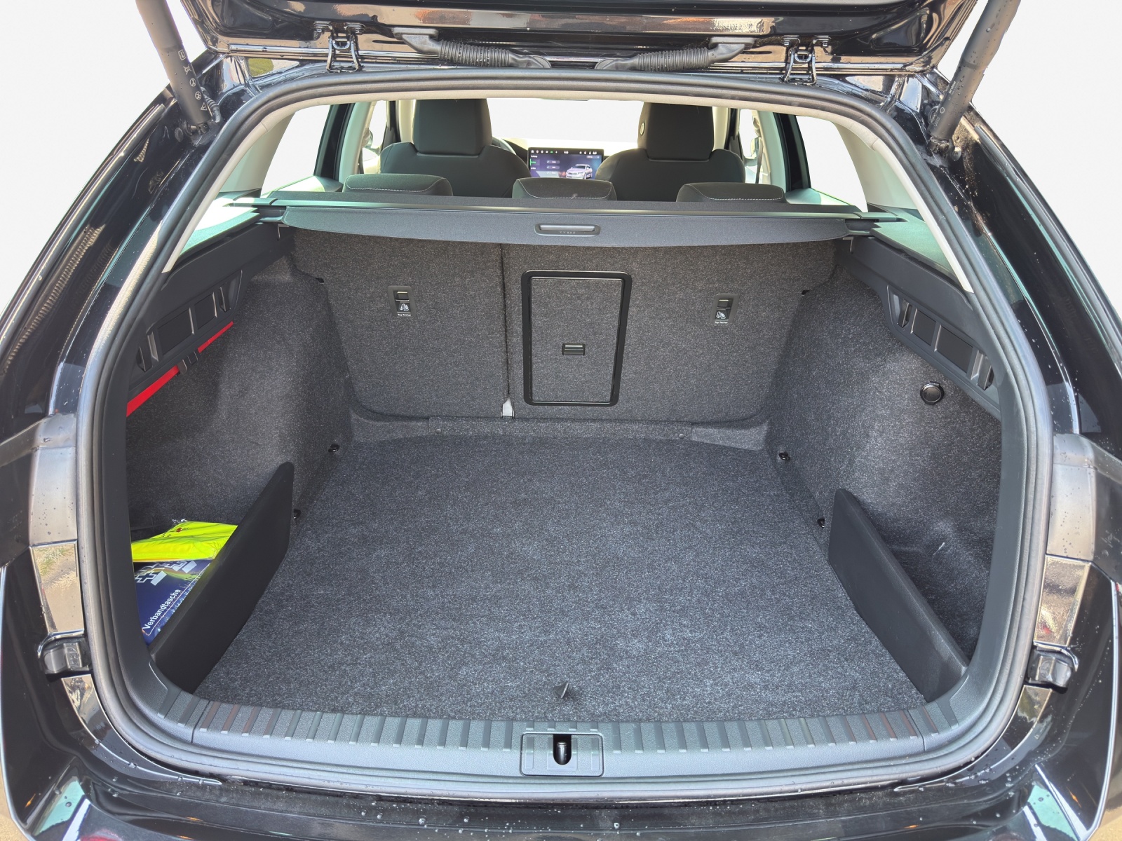SKODA Octavia Combi 1.5 TSI mHEV DSG Dynamic-image-12