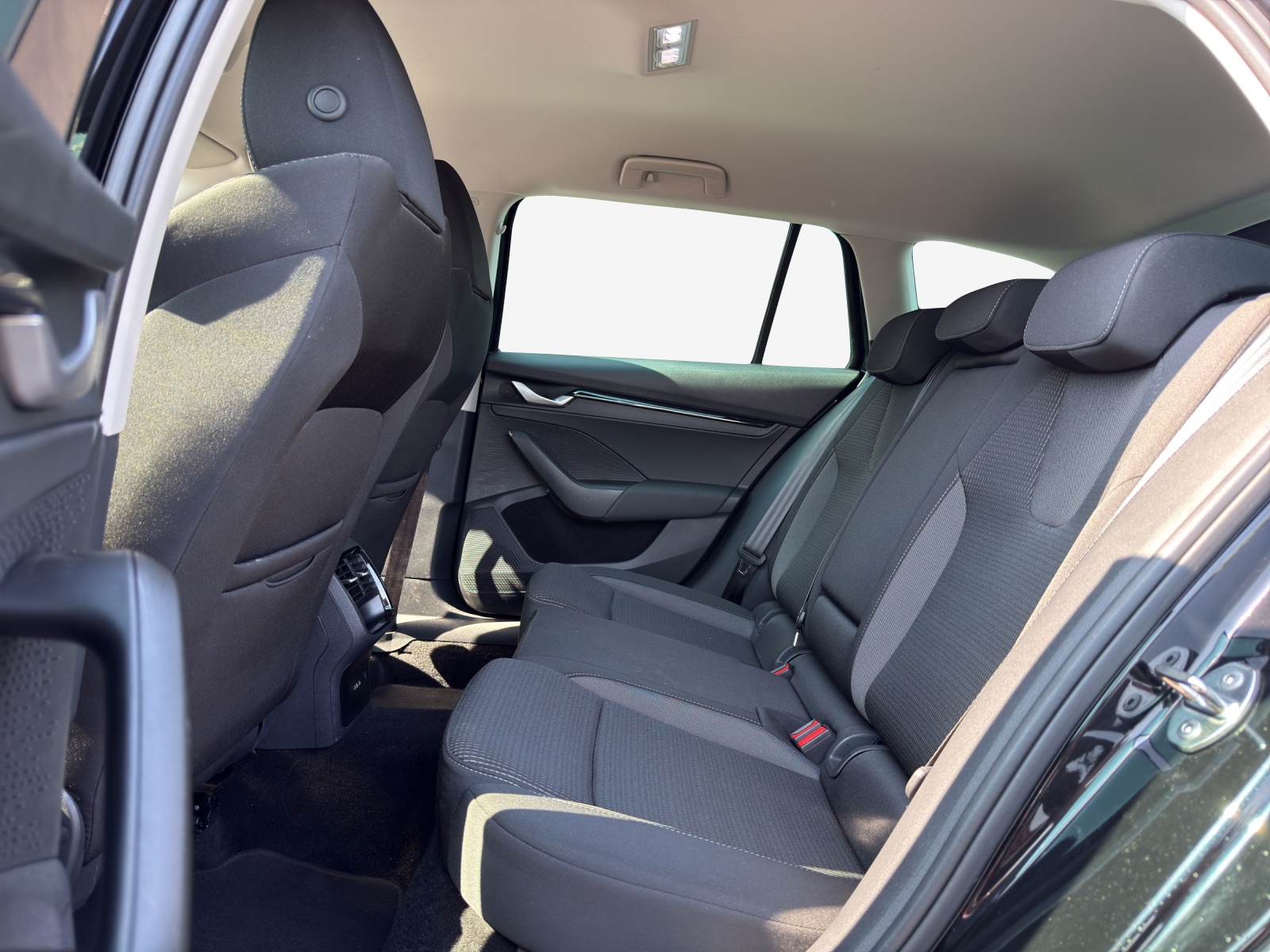SKODA Octavia Combi 1.5 TSI mHEV DSG Dynamic-image-11