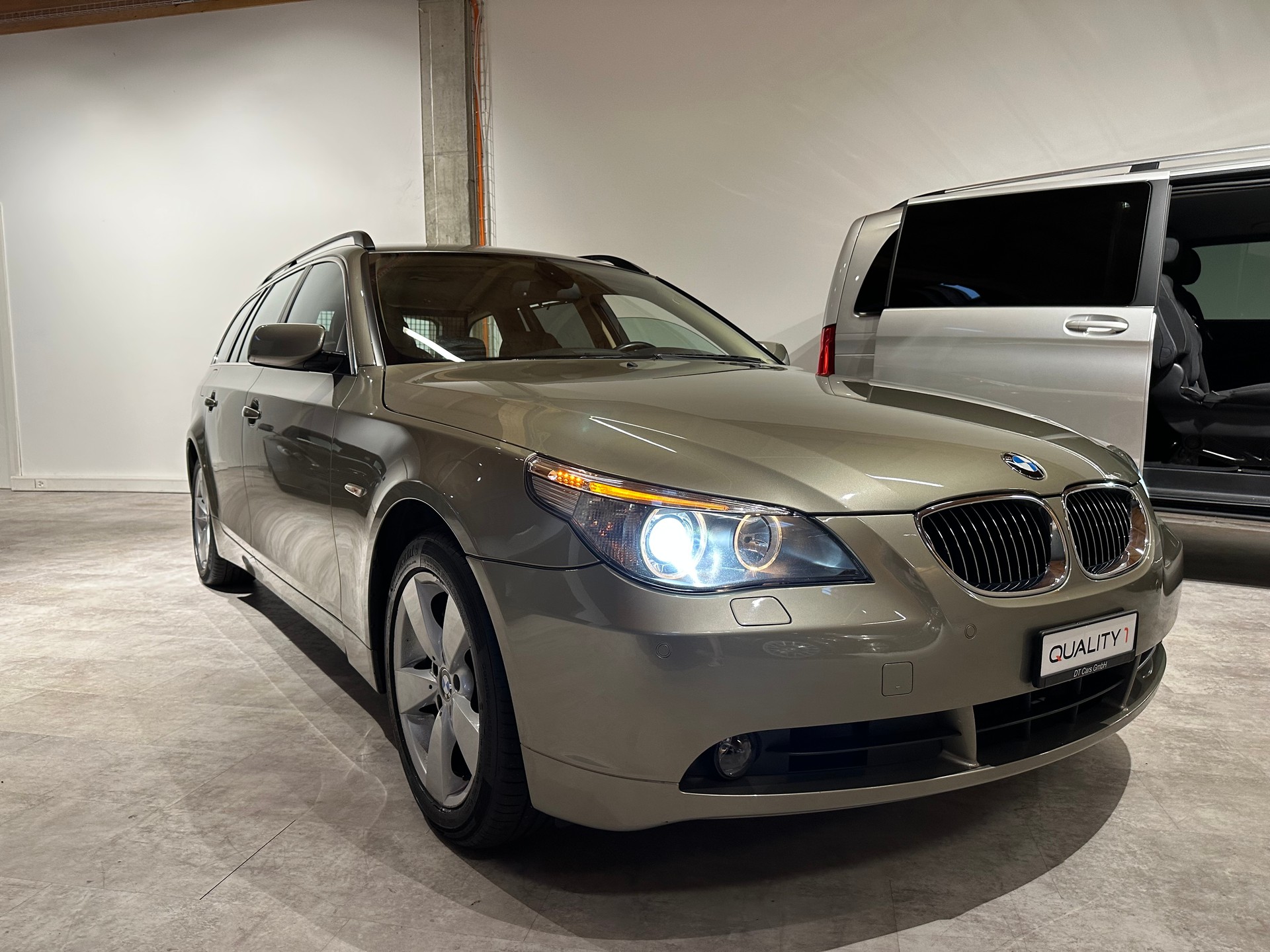 BMW 530xi Touring Nahezu Vollausgestattet und in top gepflegtem Zustand!-image-9