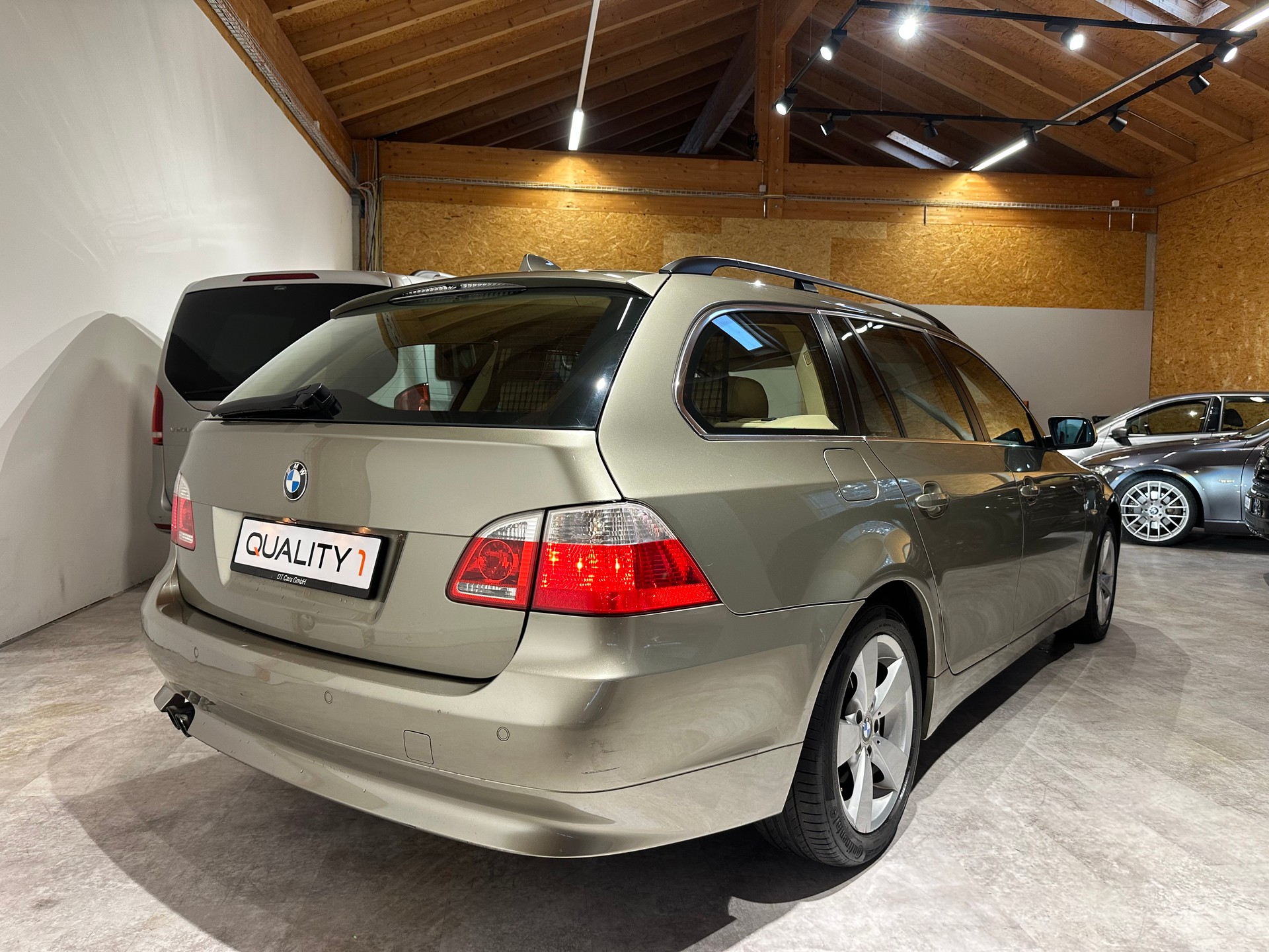 BMW 530xi Touring Nahezu Vollausgestattet und in top gepflegtem Zustand!-image-7