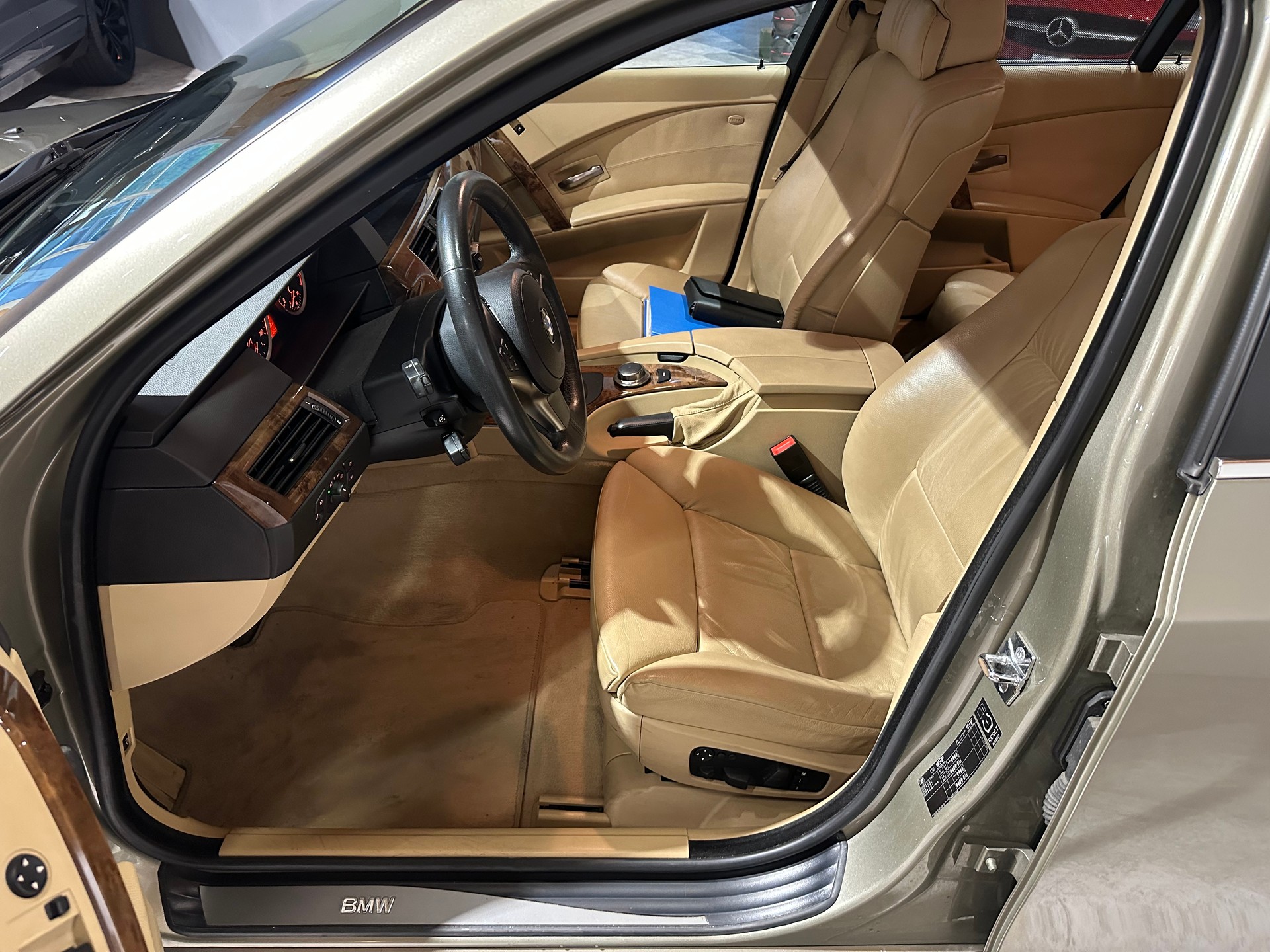 BMW 530xi Touring Nahezu Vollausgestattet und in top gepflegtem Zustand!-image-13