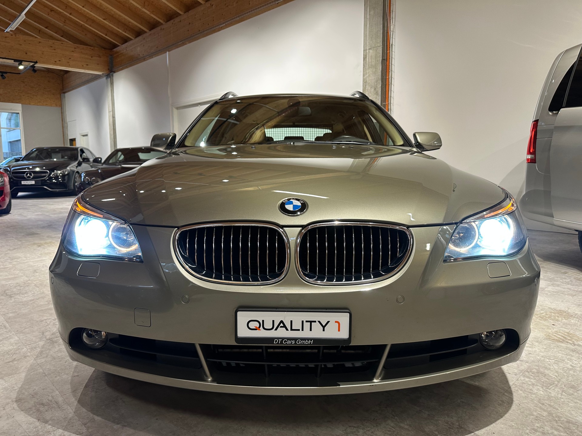 BMW 530xi Touring Nahezu Vollausgestattet und in top gepflegtem Zustand!-image-1