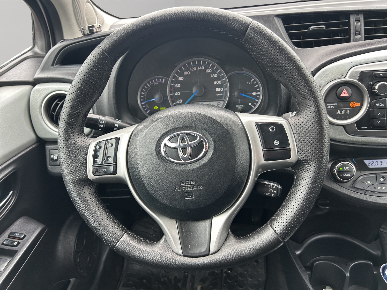 TOYOTA Yaris 1.5 VVT-i Hybrid Sol Premium CVT-image-15