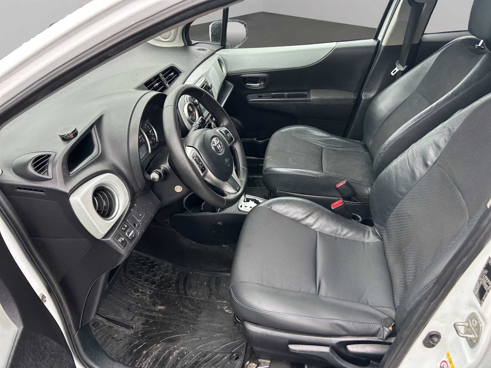 TOYOTA Yaris 1.5 VVT-i Hybrid Sol Premium CVT-image-10